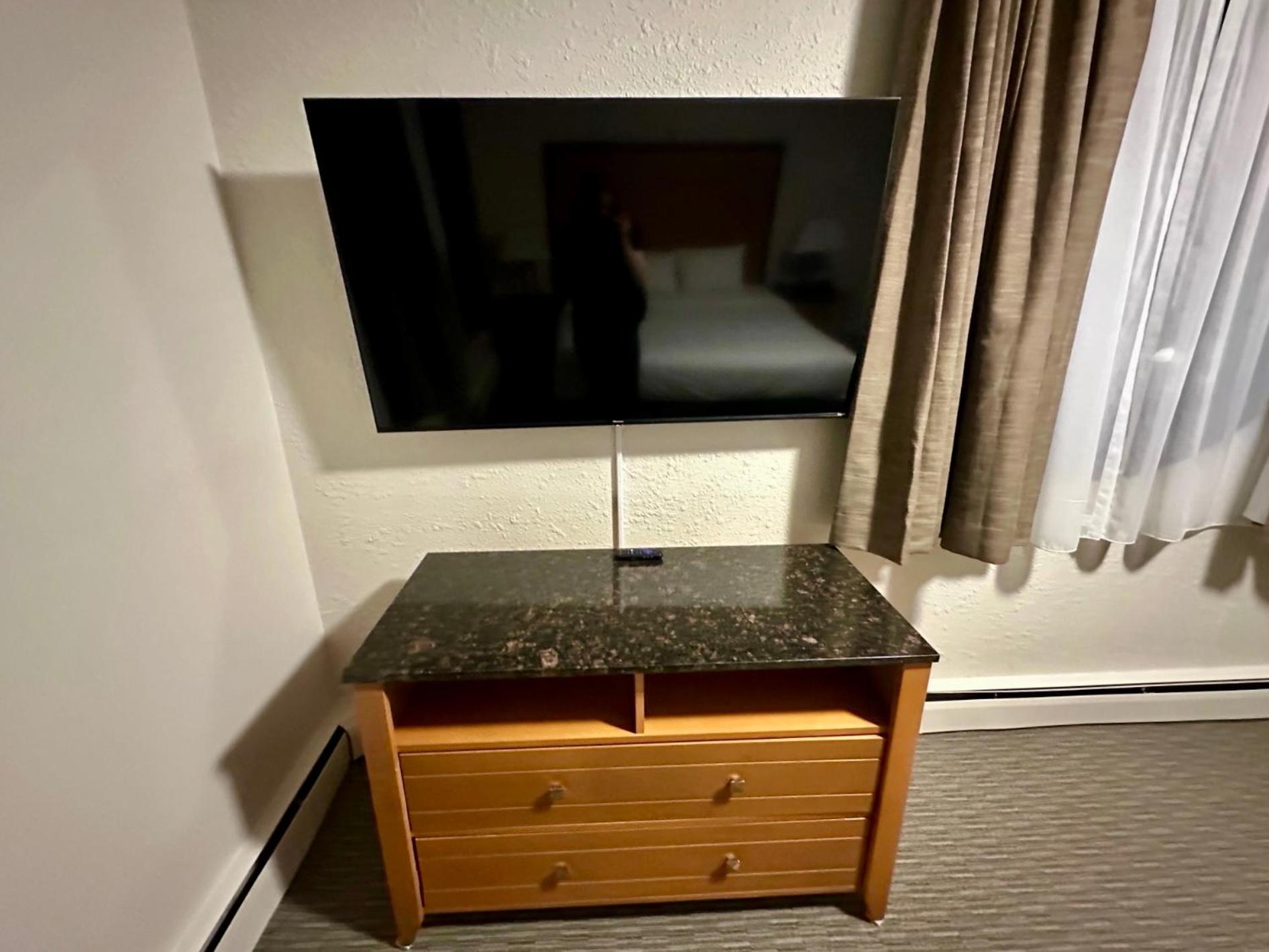 Superior King Suite photo 2