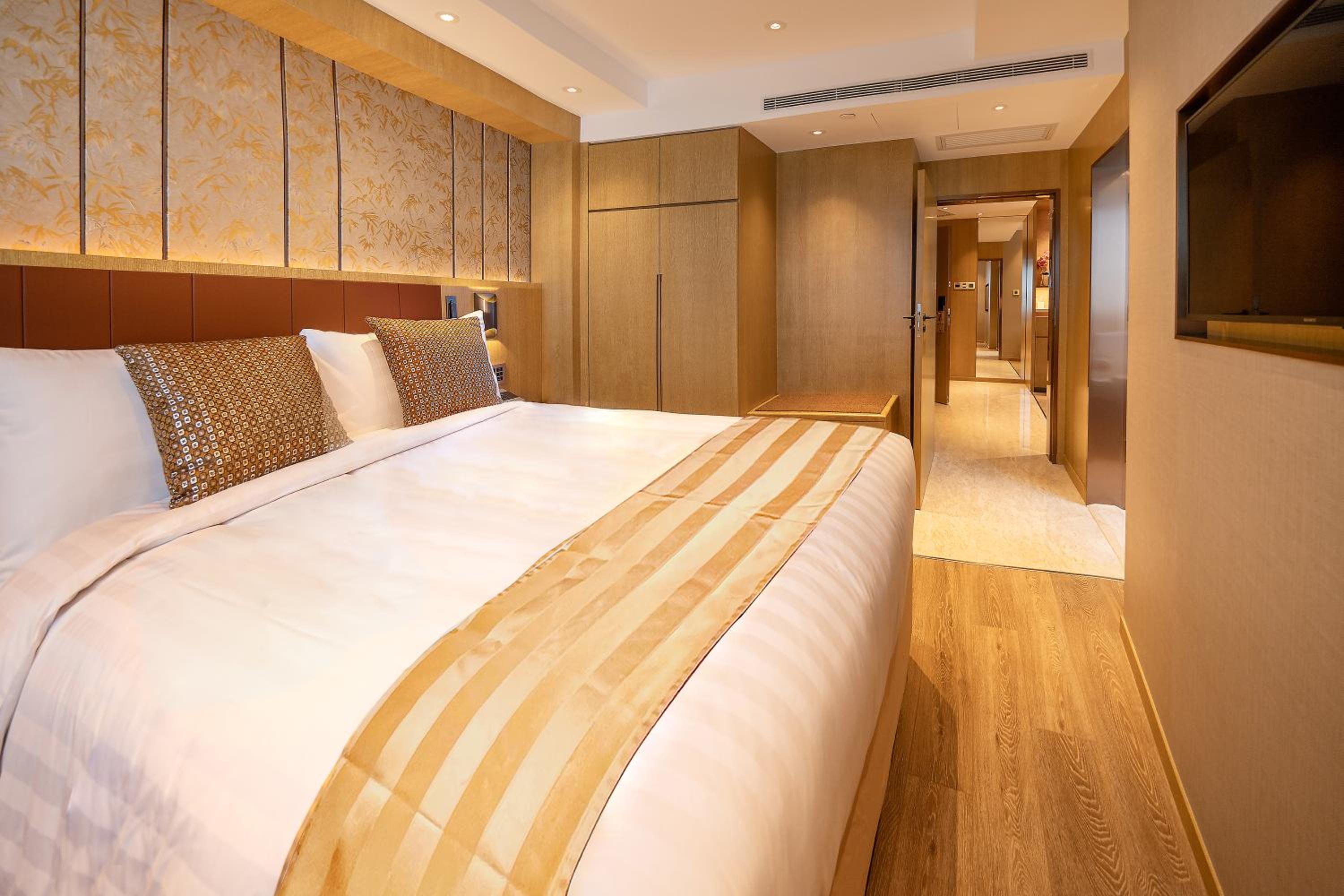King Suite - Photo 3
