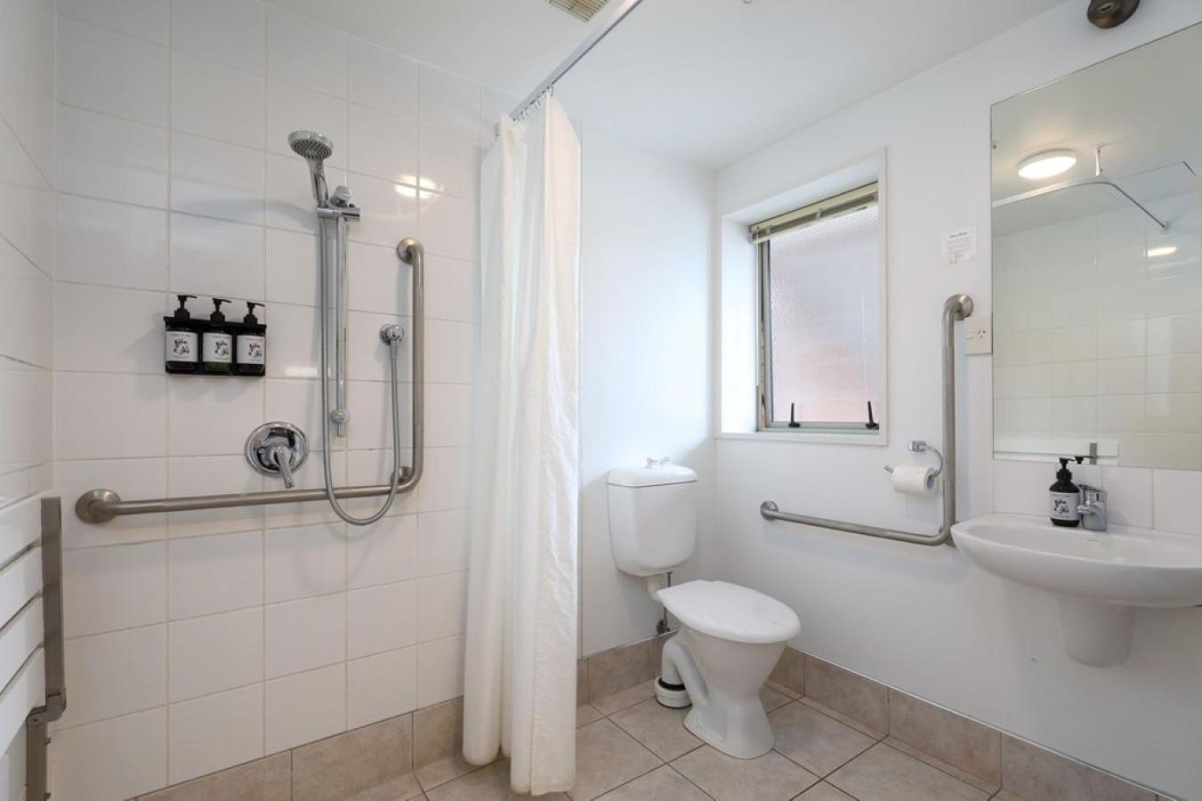 One-Bedroom Apartment - Photo 9