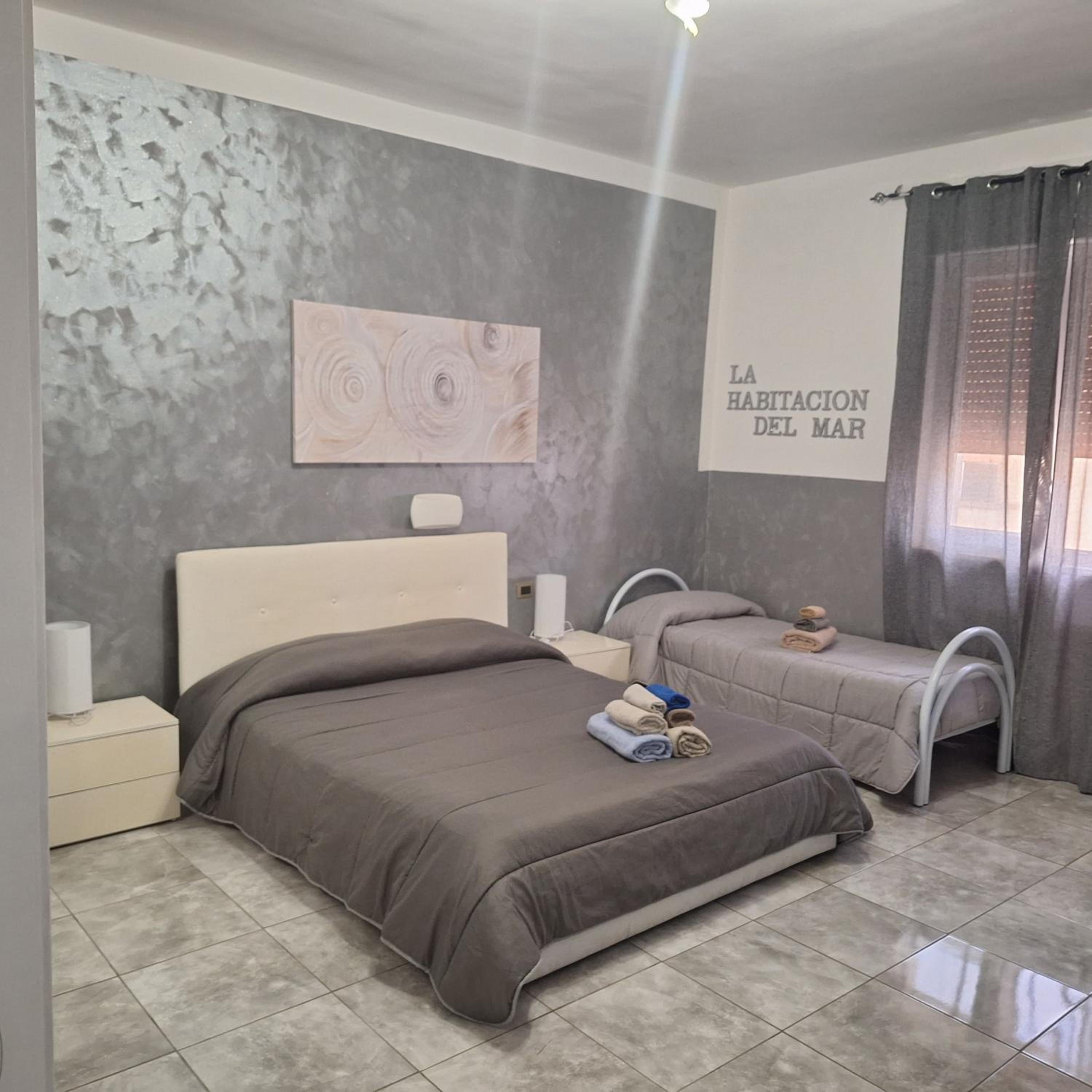 Triple Room with Private Bathroom - Photo 8