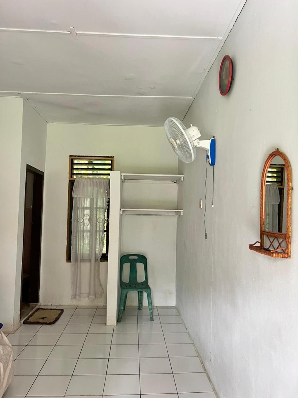 Budget Double Room - Photo 9