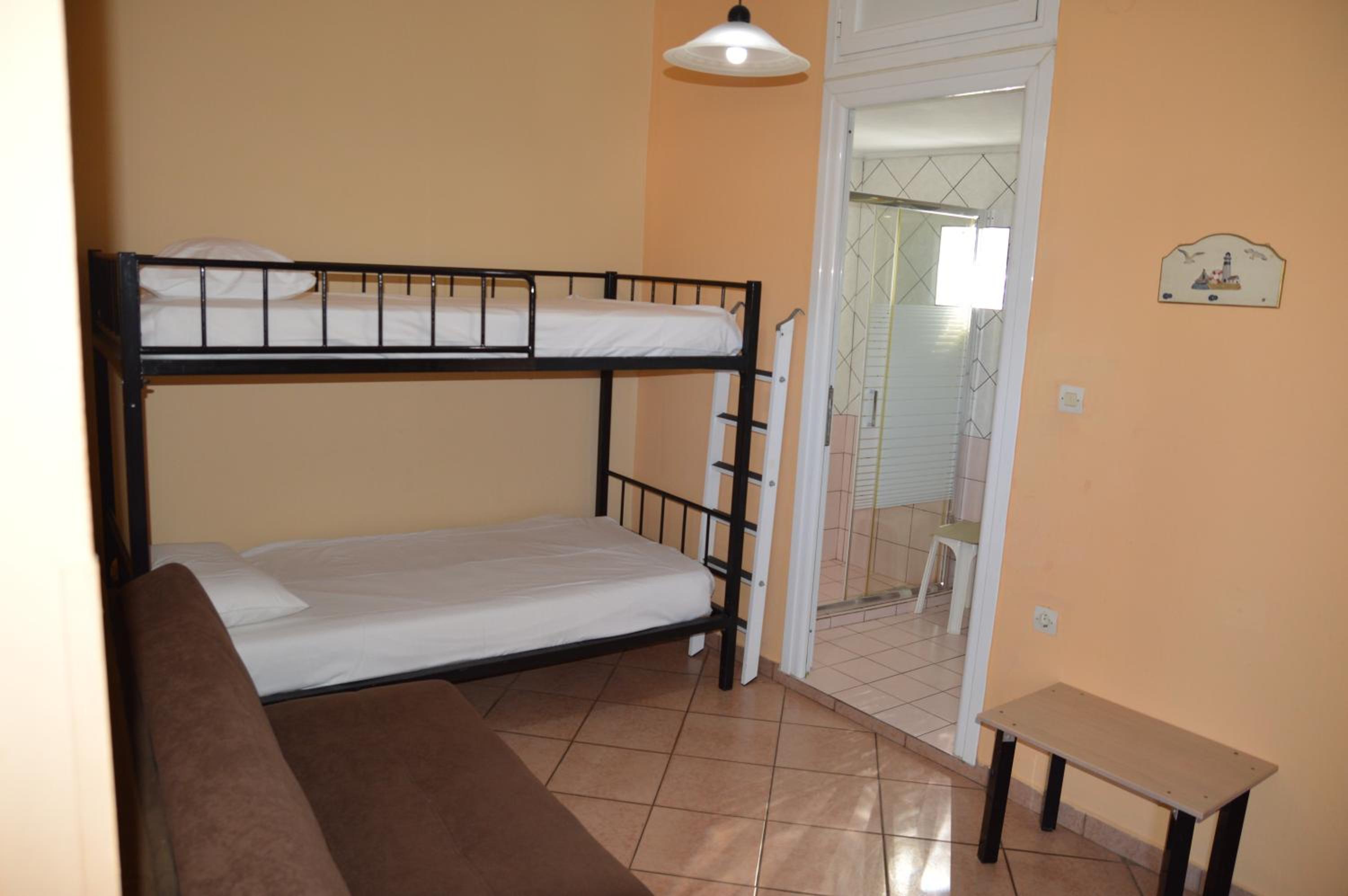 One-Bedroom Apartment photo 1