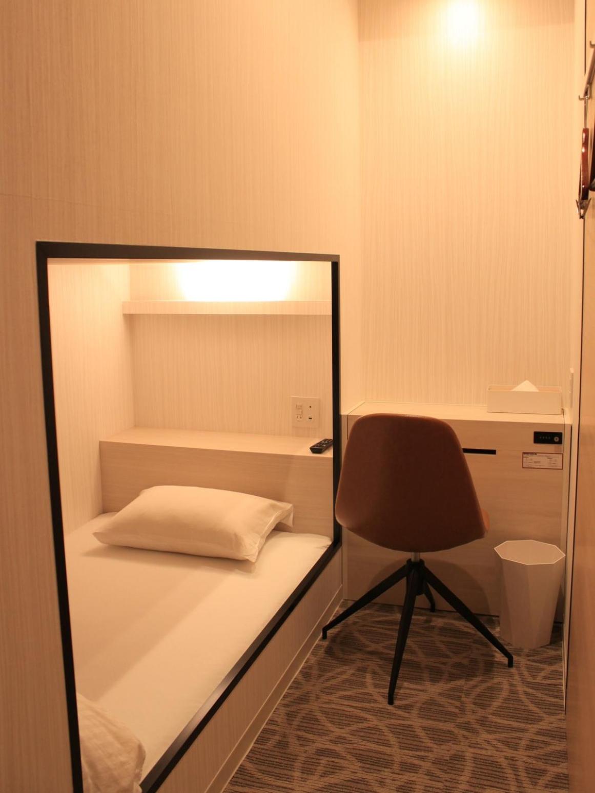 Male Capsule Room with 1 Lower Bunk Bed - Non Smoking