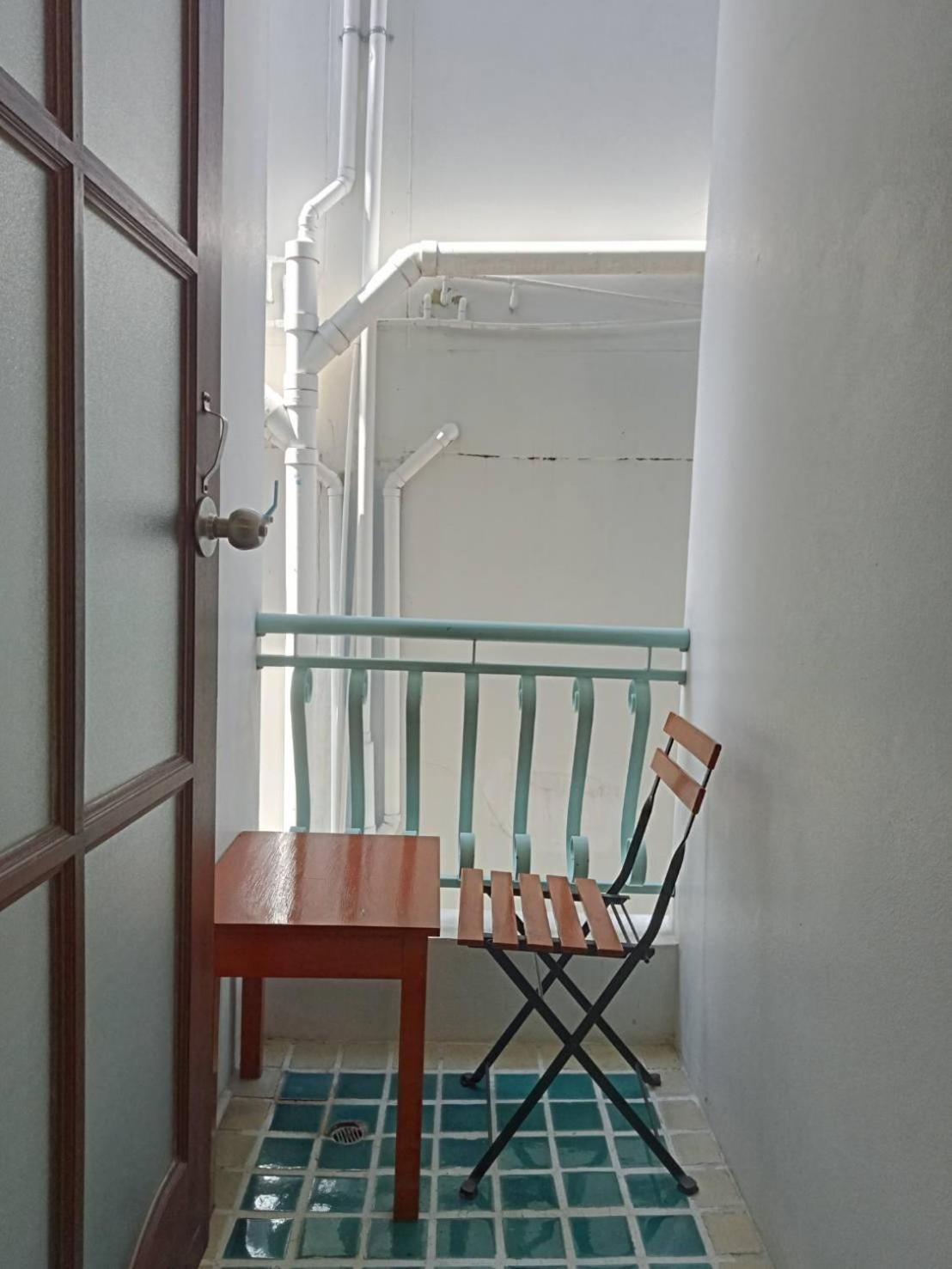 Standard Twin Room with Balcony - Photo 2