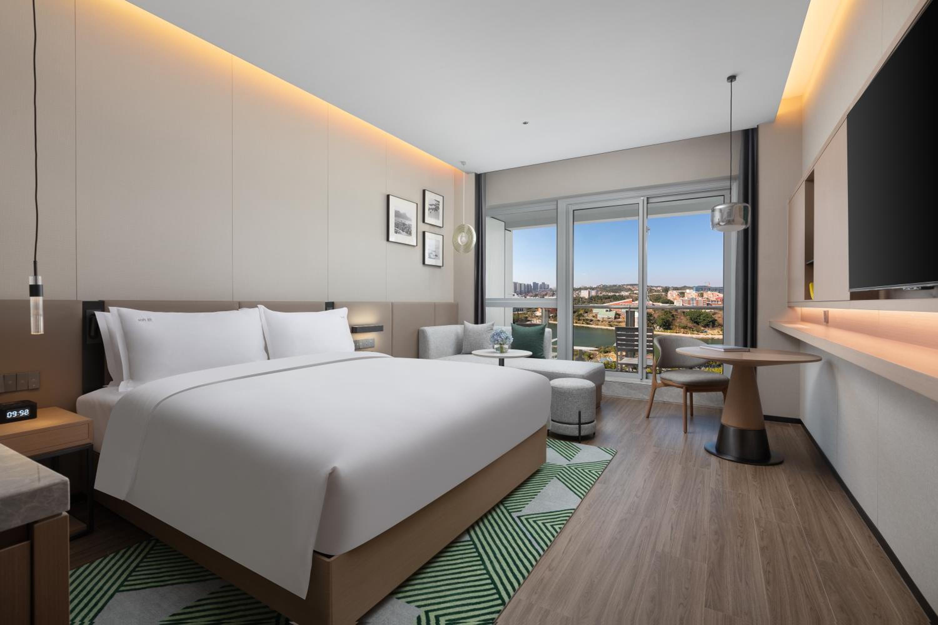 Standard King Room with Lake View