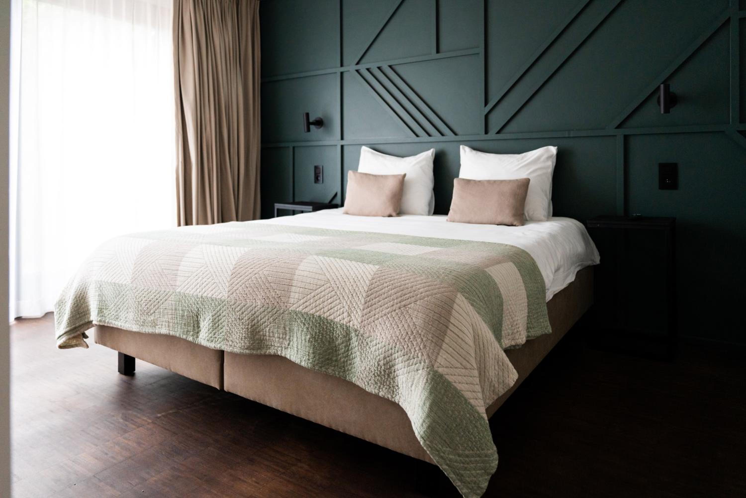 Modern Suite - Photo 1