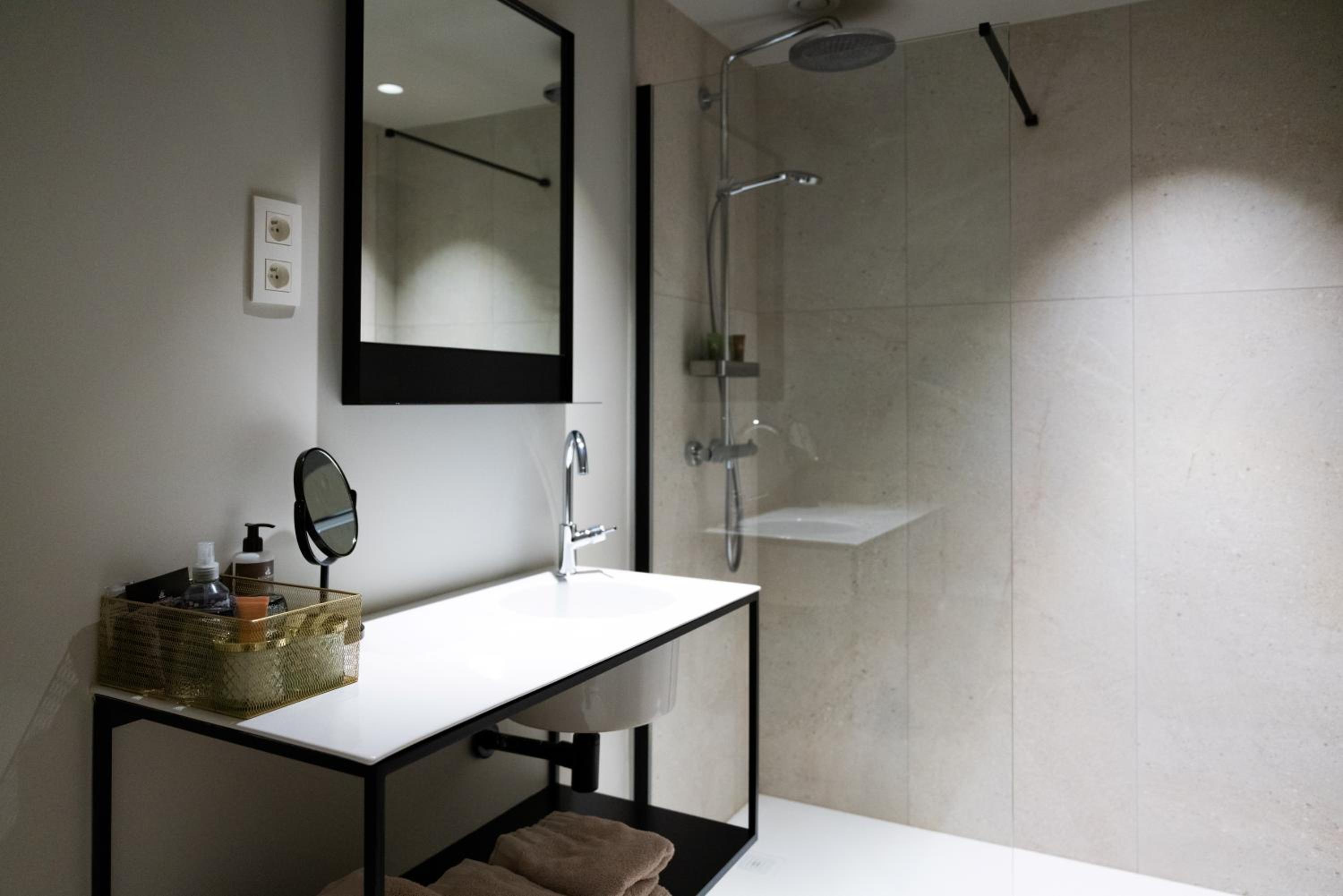 Modern Double or Twin Room - Photo 3