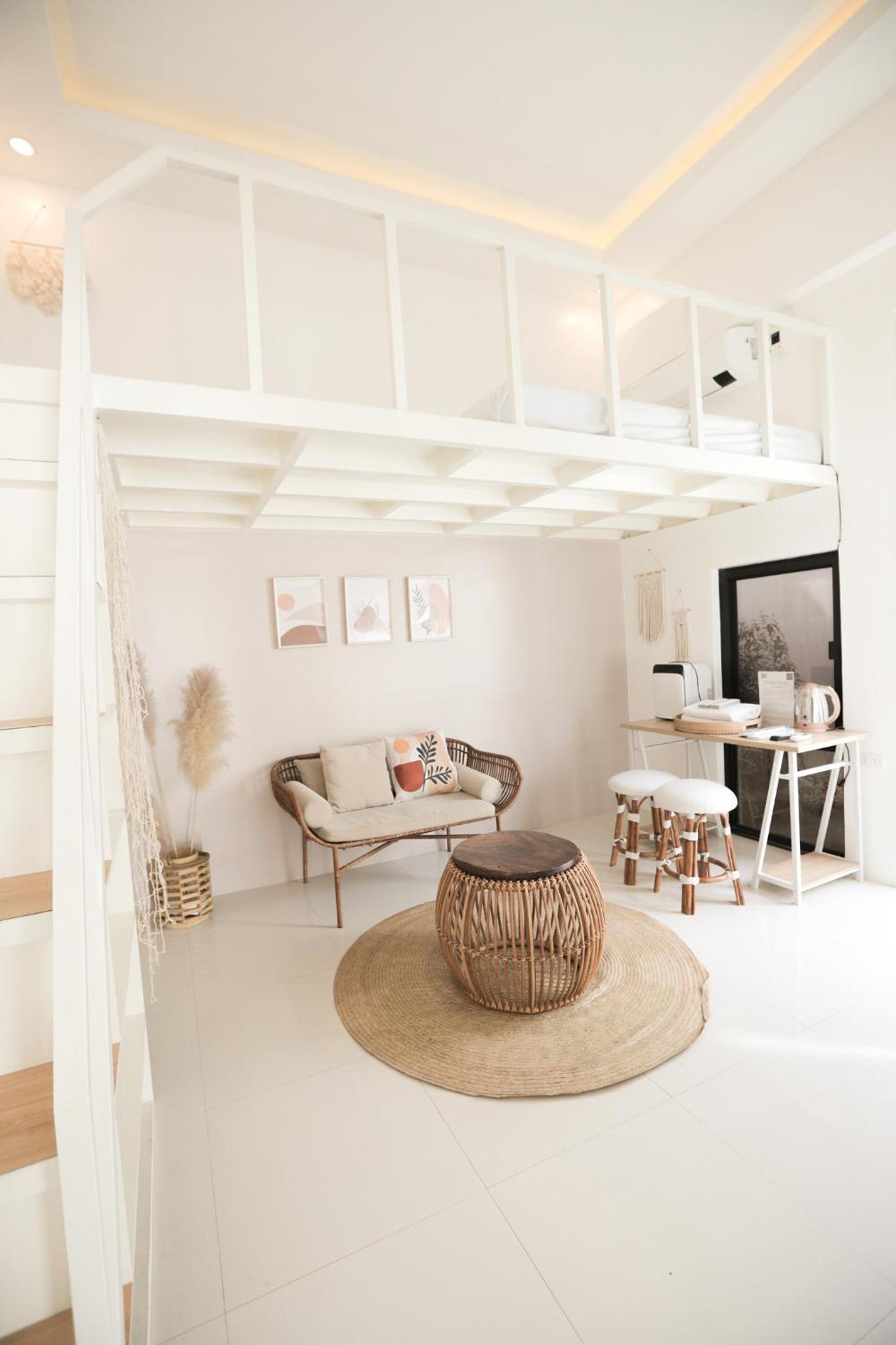 Studio - Split Level photo 1