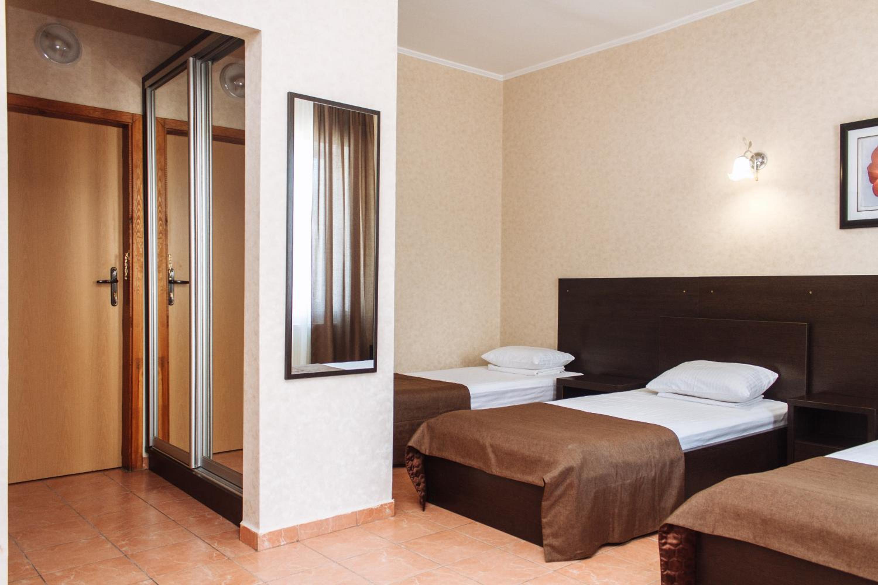 Large Twin Room photo 1