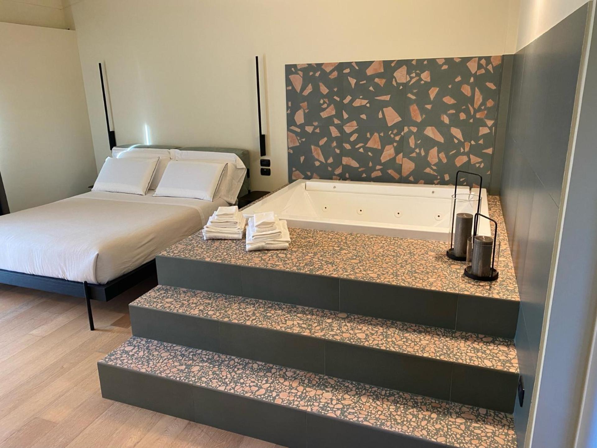 Queen Suite with Spa Bath