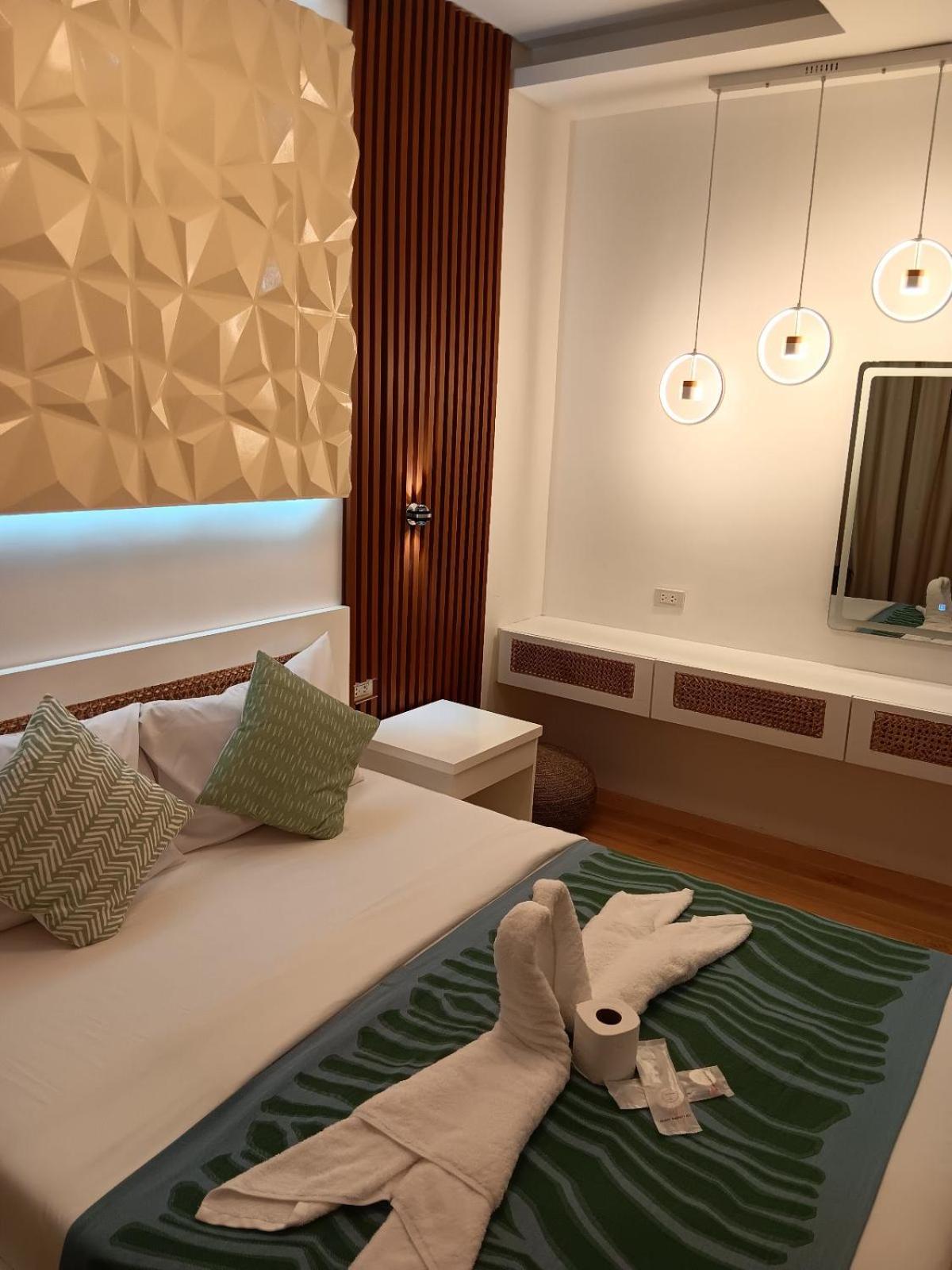 Deluxe Queen Room photo 2