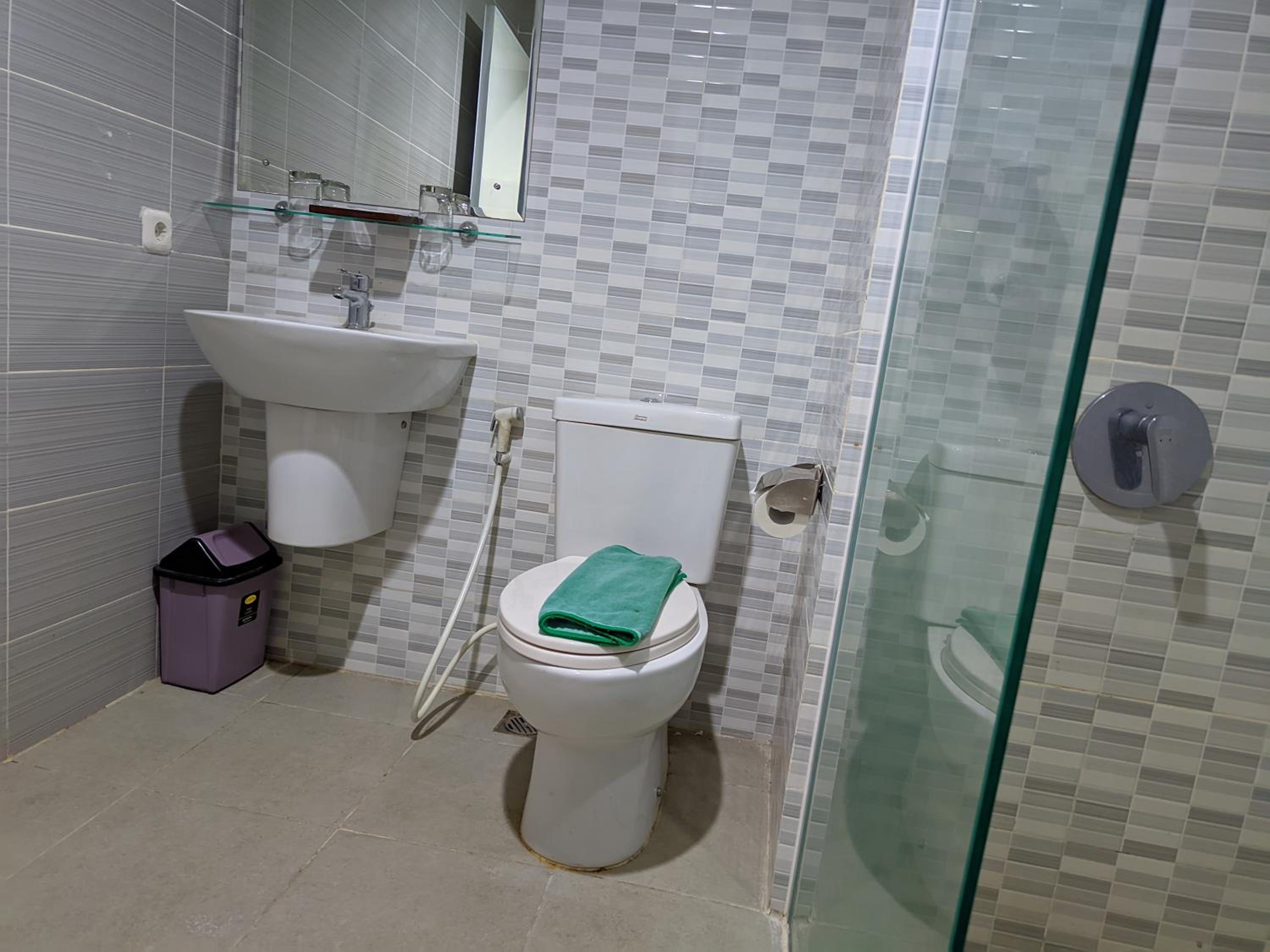 Standard Twin Room - Photo 4