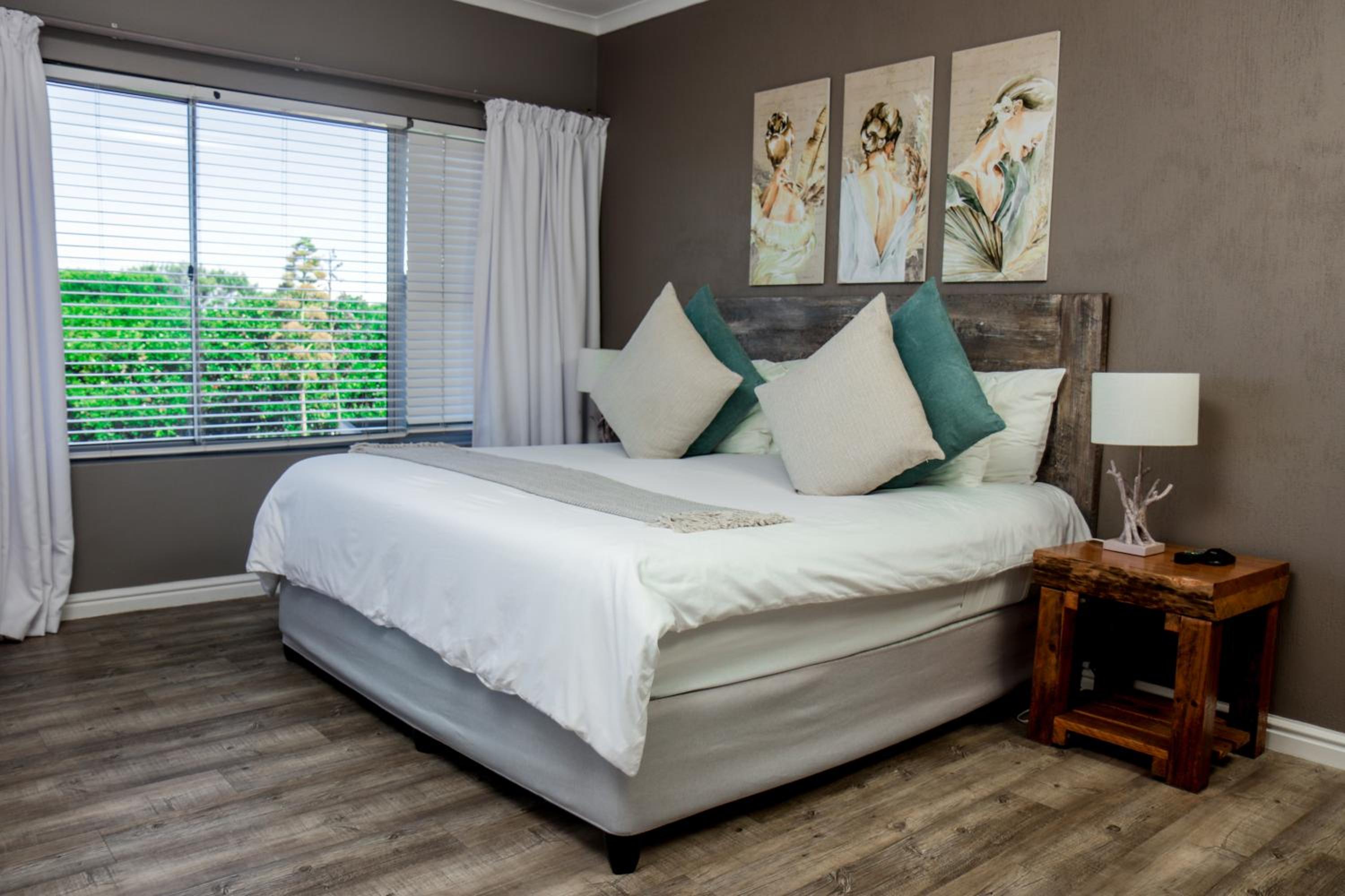 Deluxe King Room with Sea View photo 1