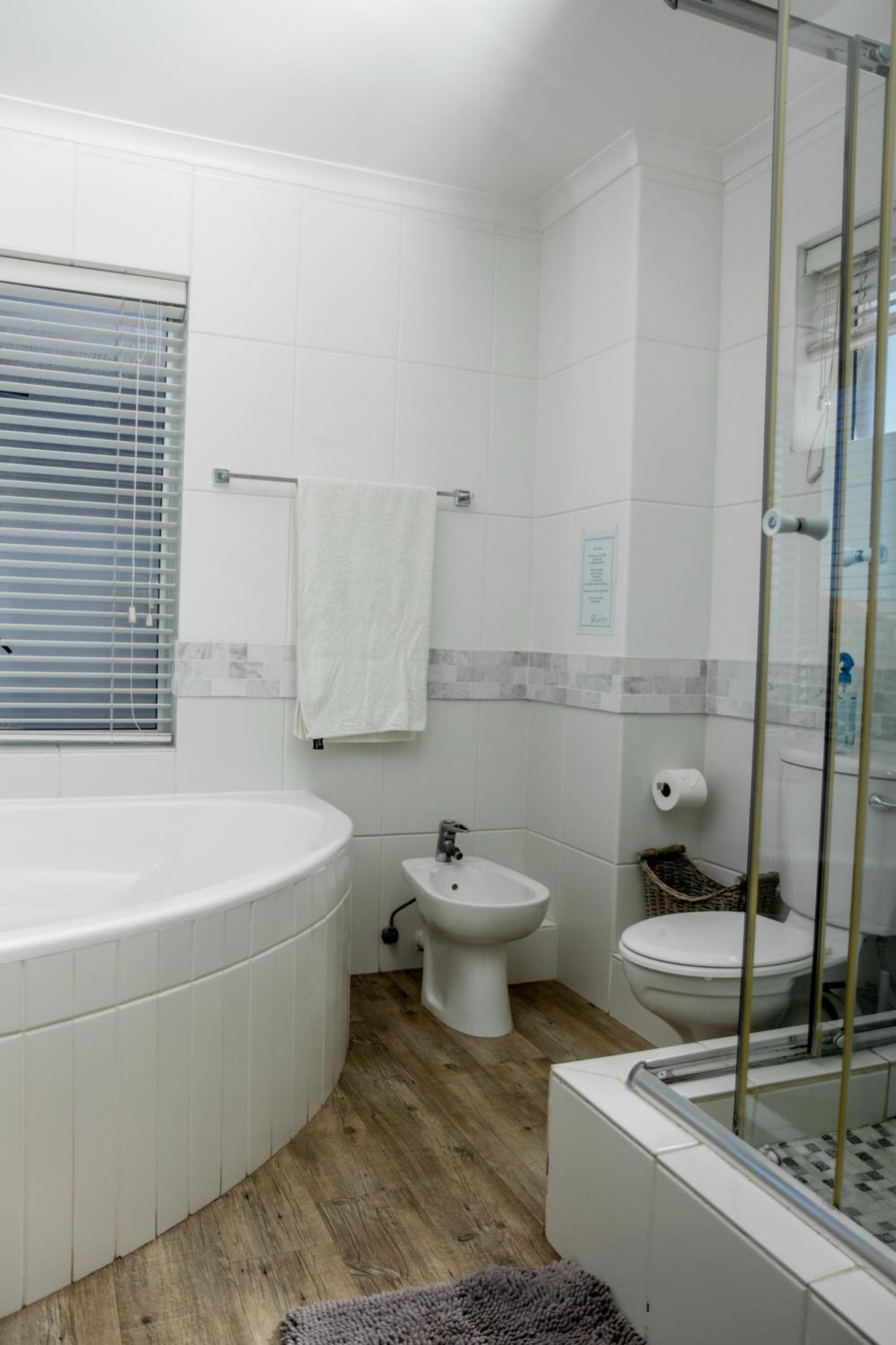 Deluxe King Room with Sea View photo 3