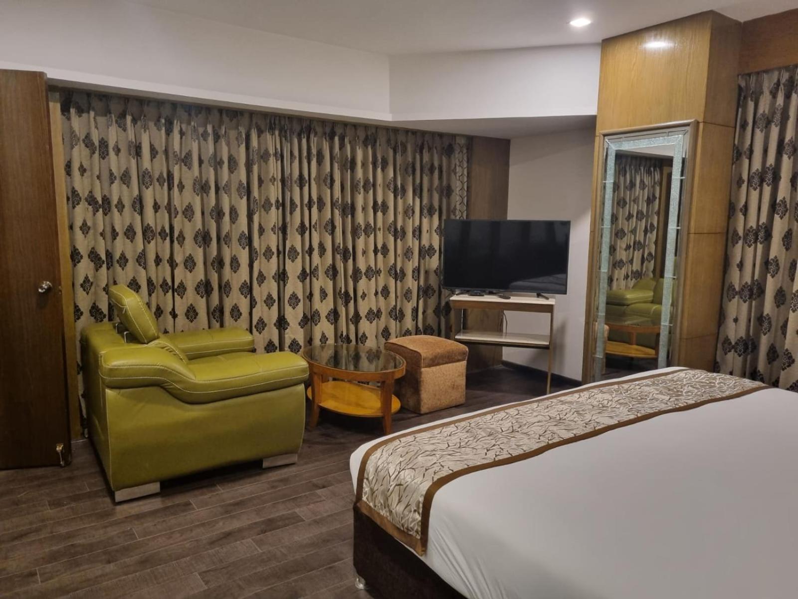 Suite - Photo 2