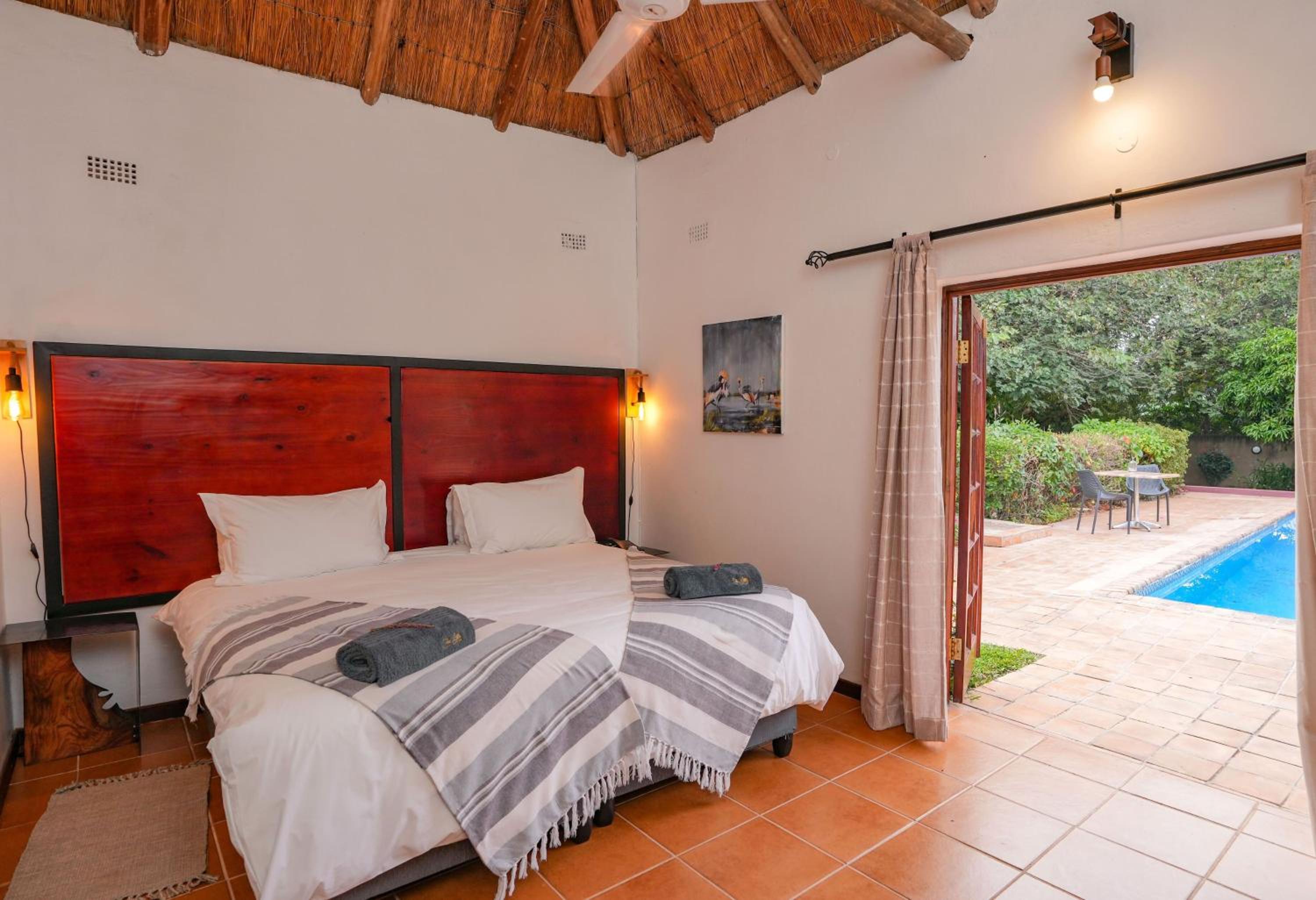 Standard Double or Twin Room - Photo 12