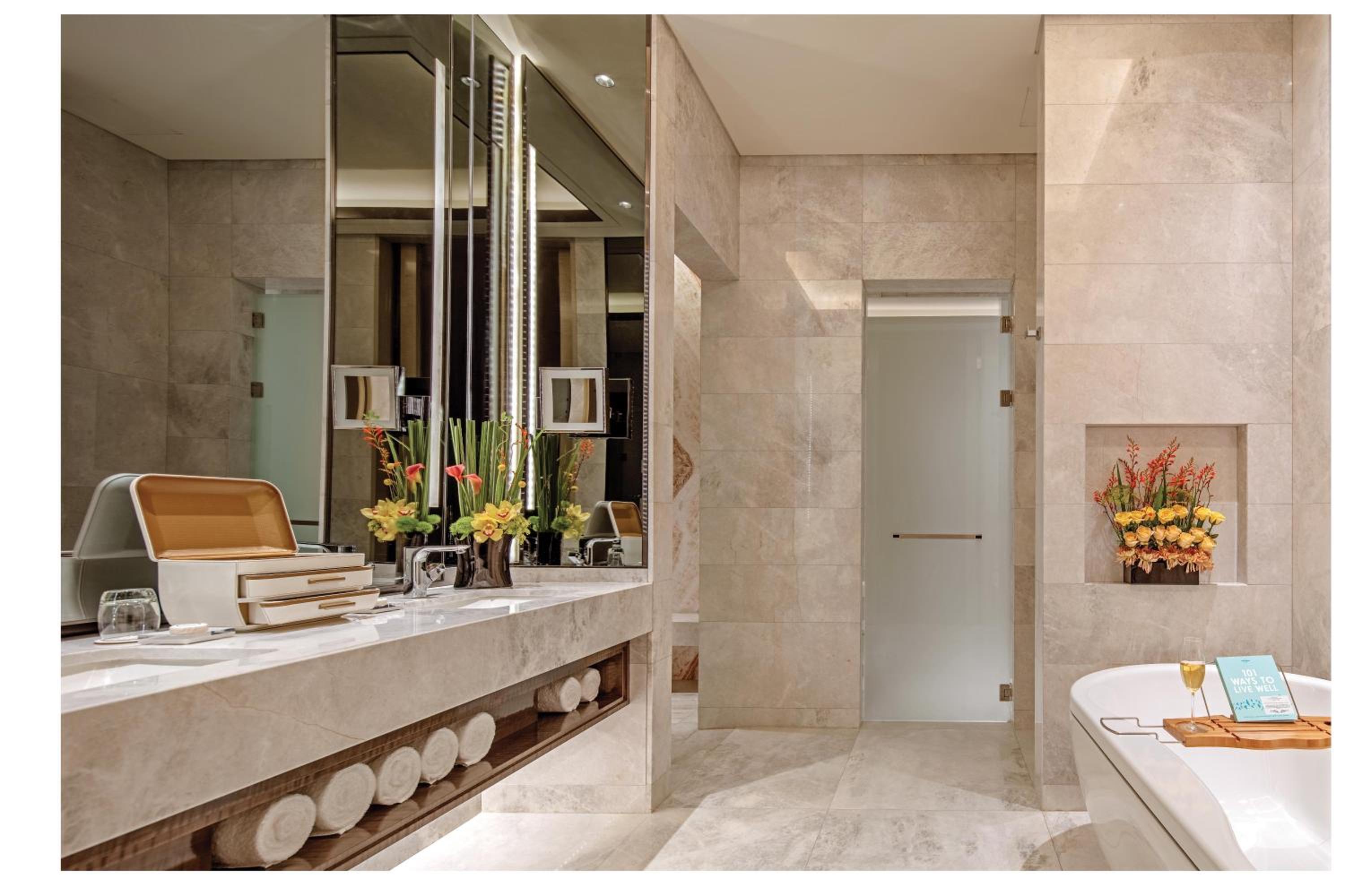 JOAQUIM SUITE, Club Millésime Access, 1 King Bed, Heritage View, High Floor