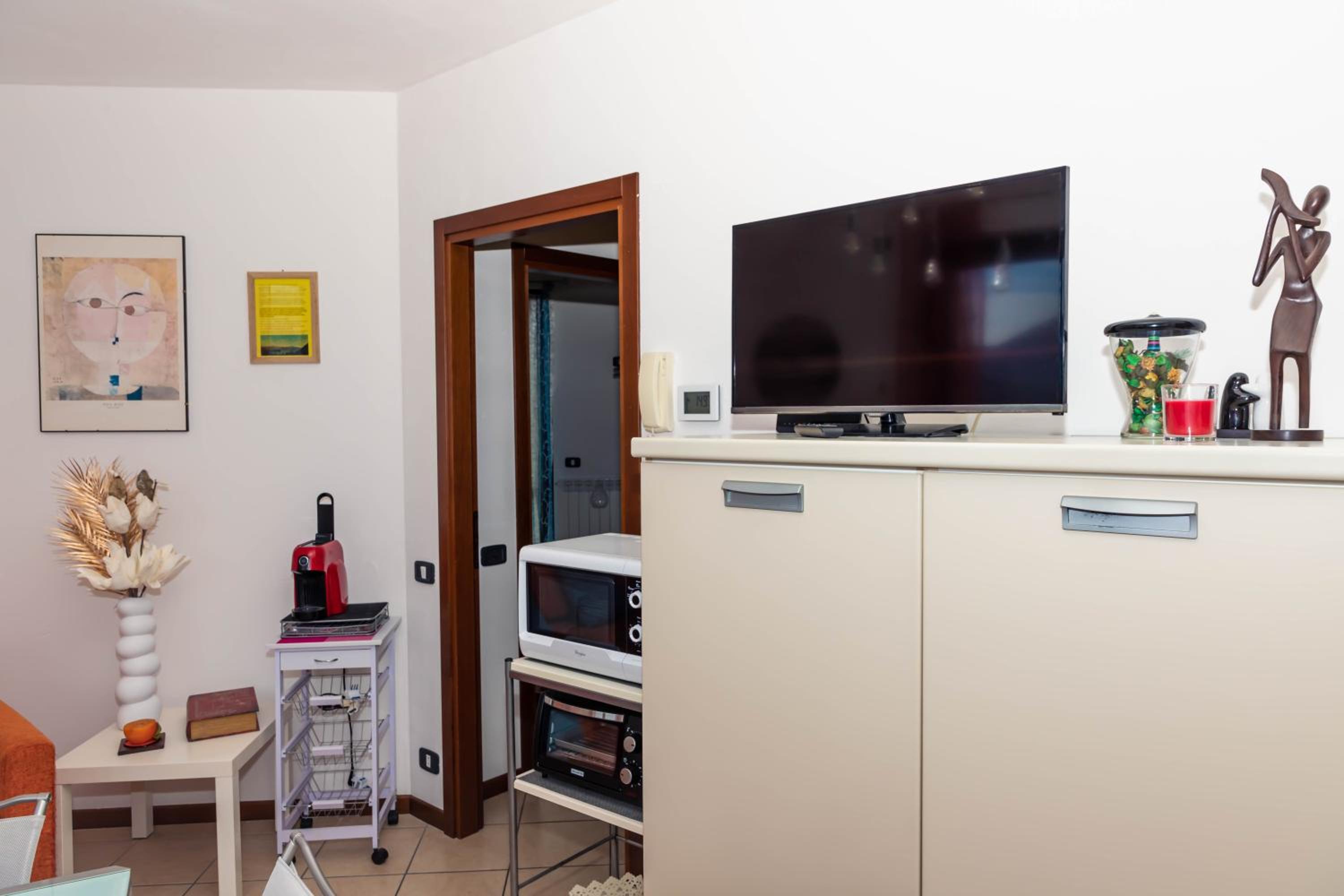 One-Bedroom Apartment photo 1
