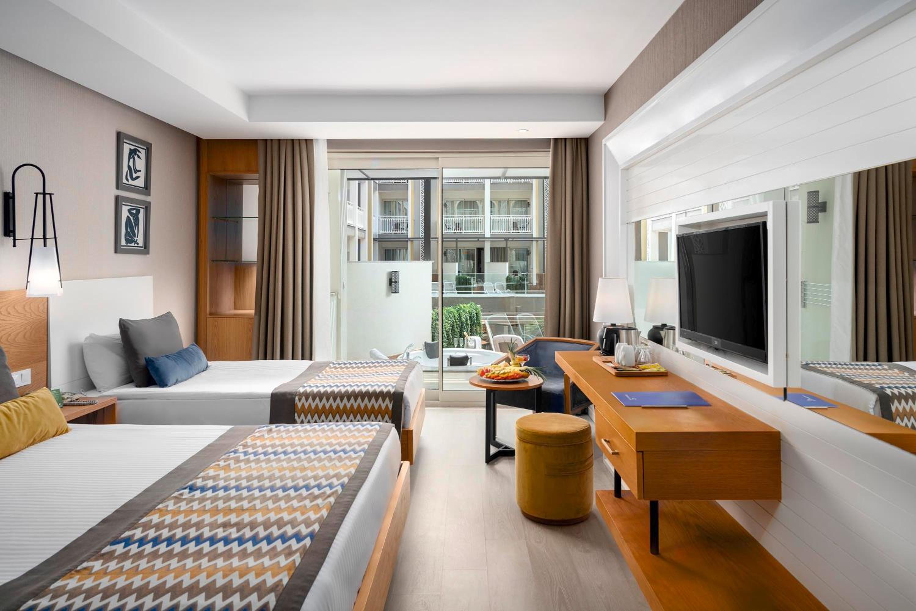 Double Room with Spa Bath photo 3