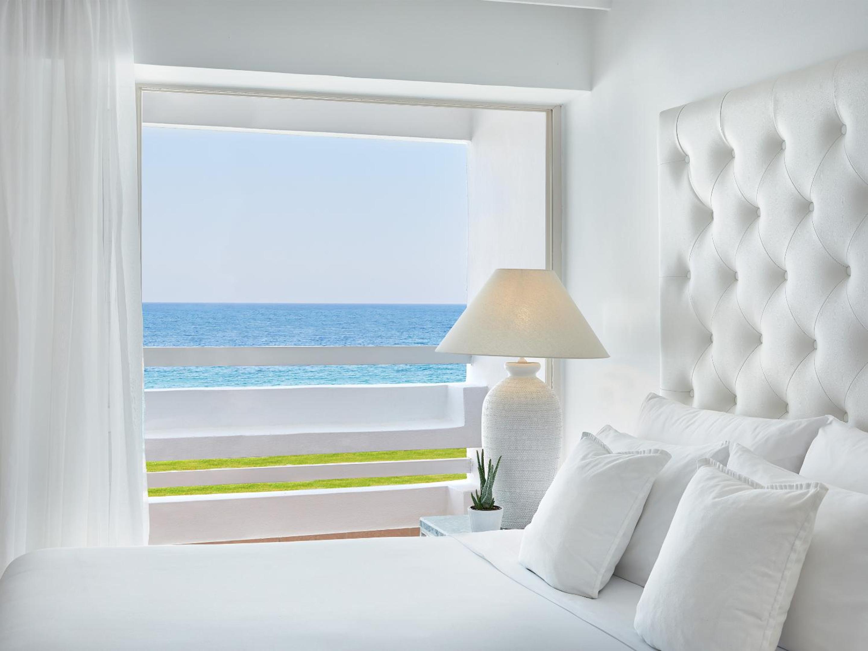 White Family Sea View - Photo 2