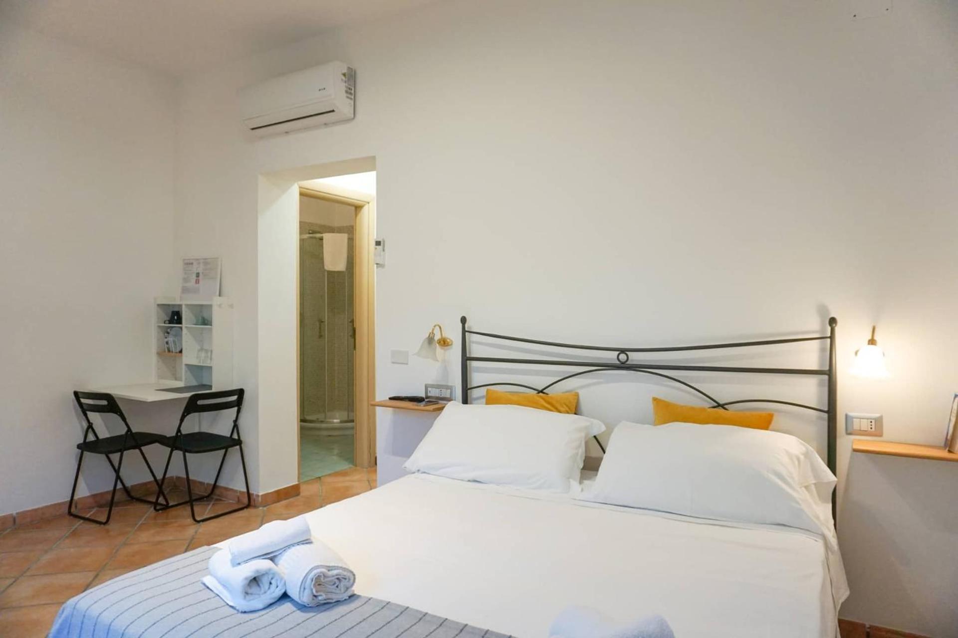 Double Room - Photo 23