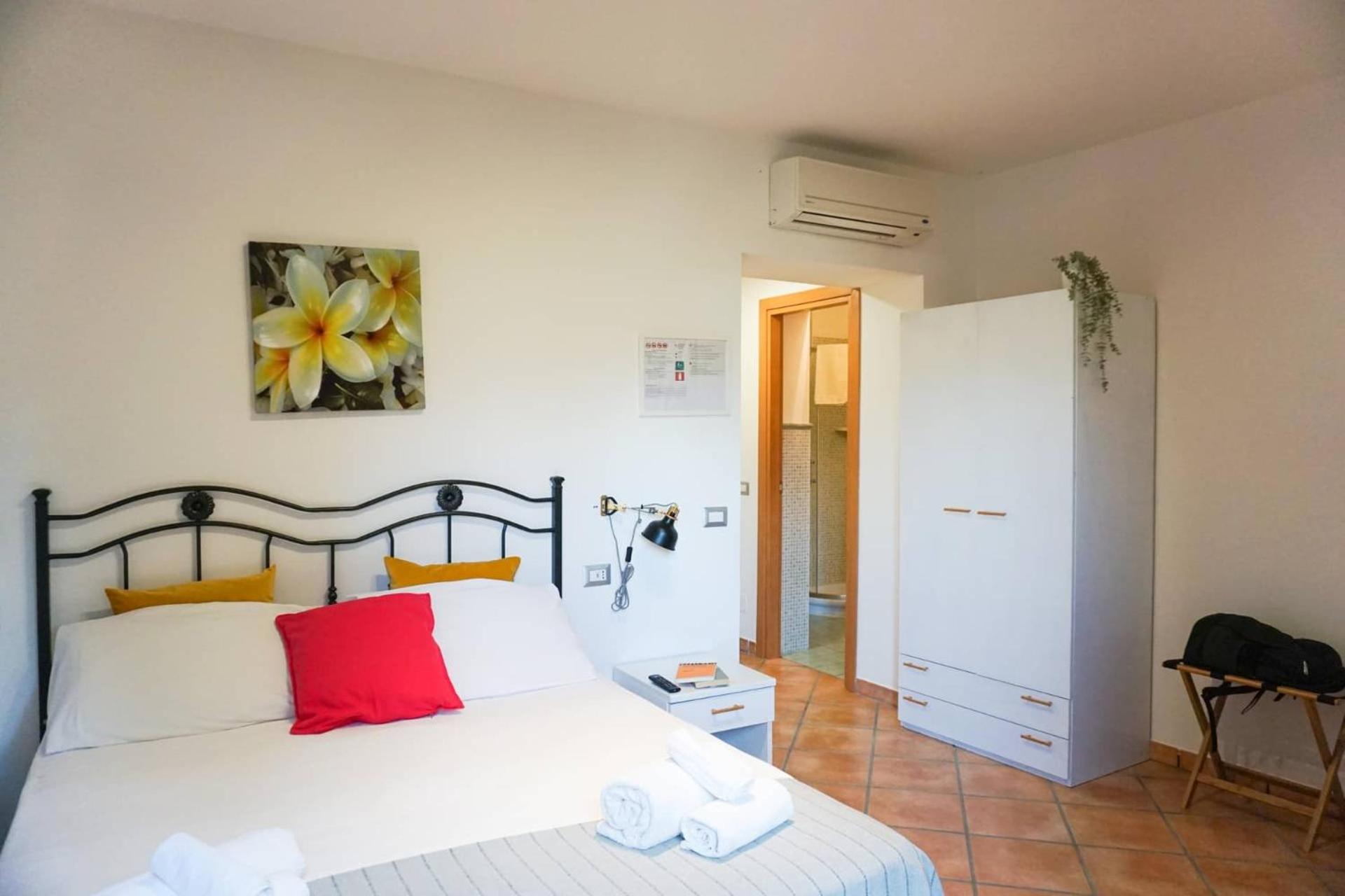 Double Room - Photo 3
