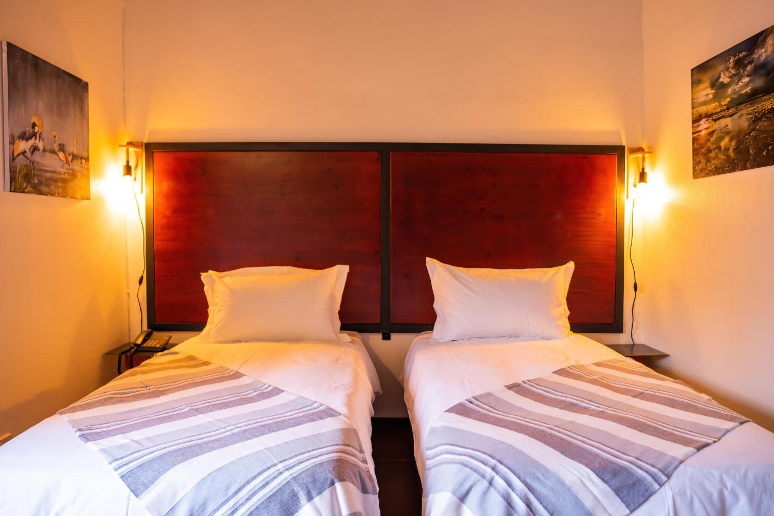 Standard Double or Twin Room - Photo 3
