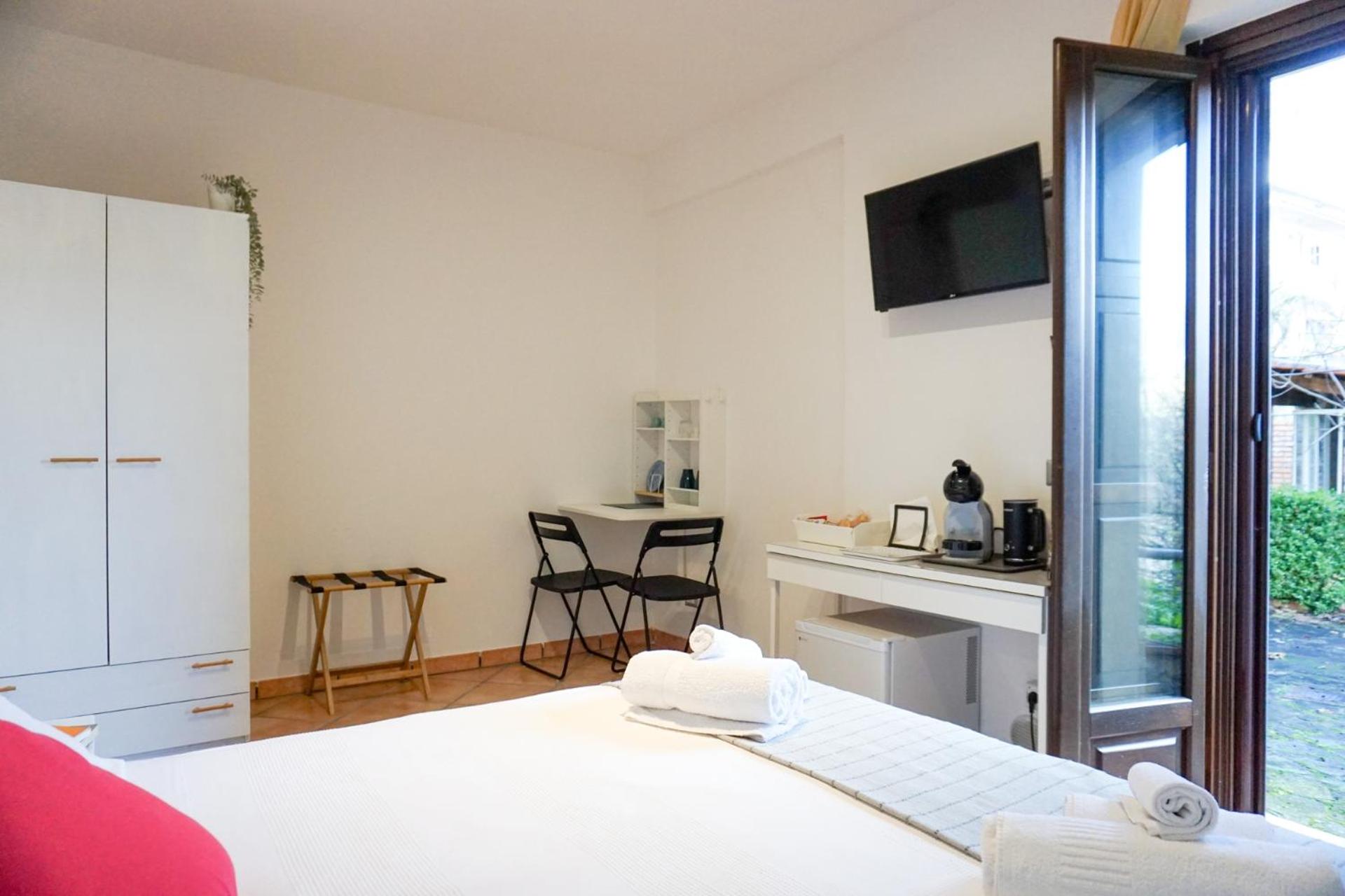 Double Room - Photo 6