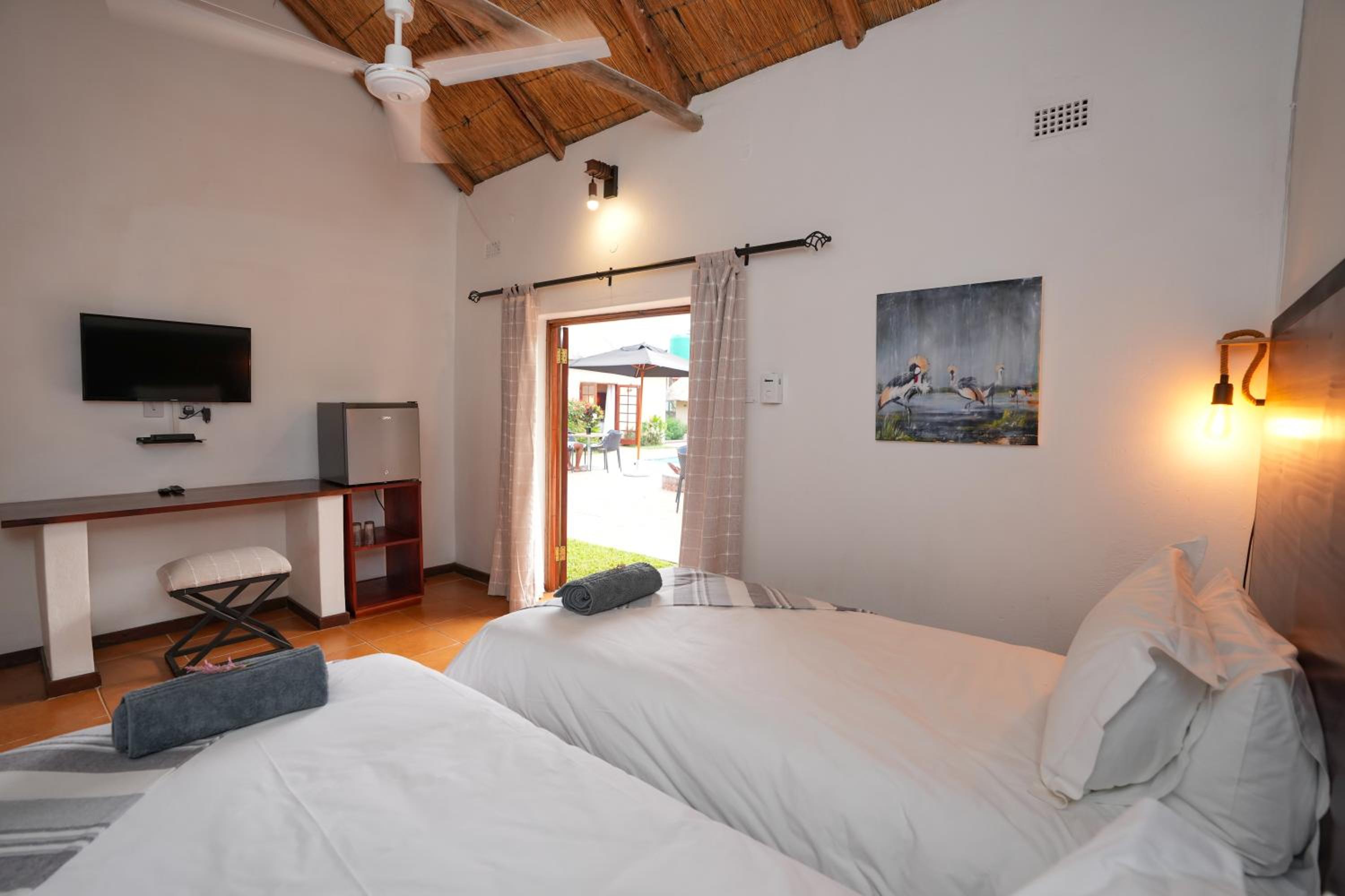 Standard Double or Twin Room - Photo 6