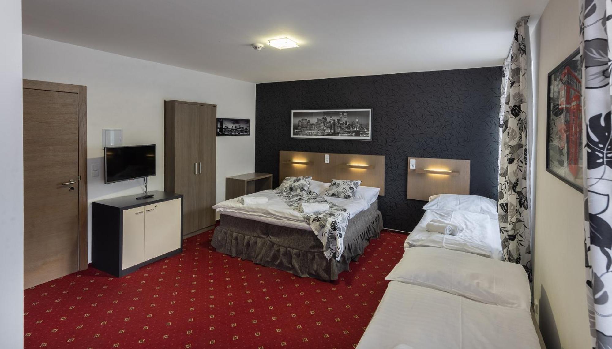 Quadruple Room - Photo 18