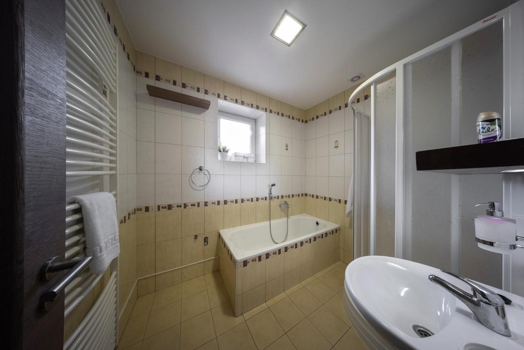 Quadruple Room - Photo 30