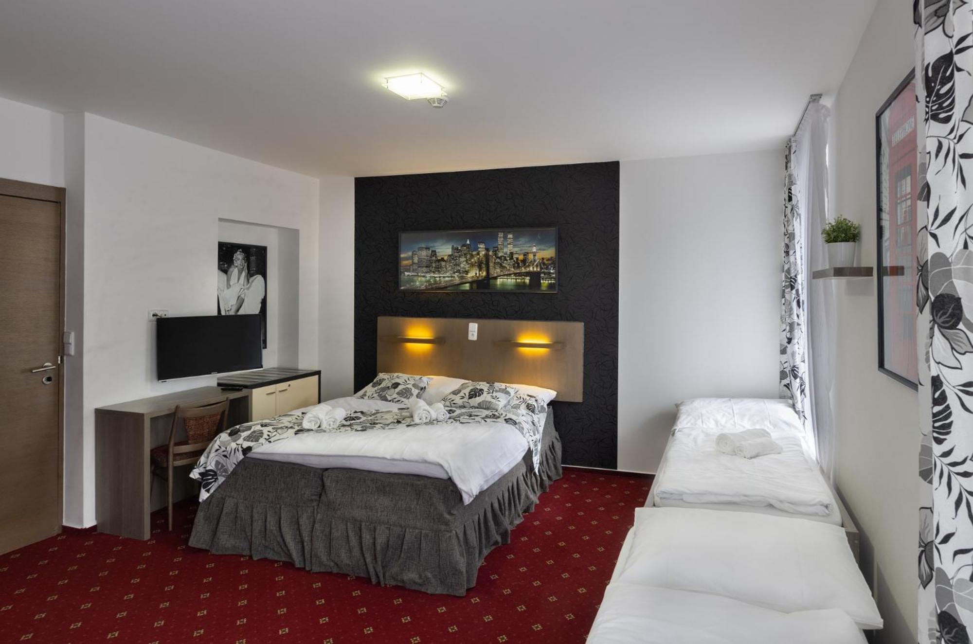 Quadruple Room - Photo 3