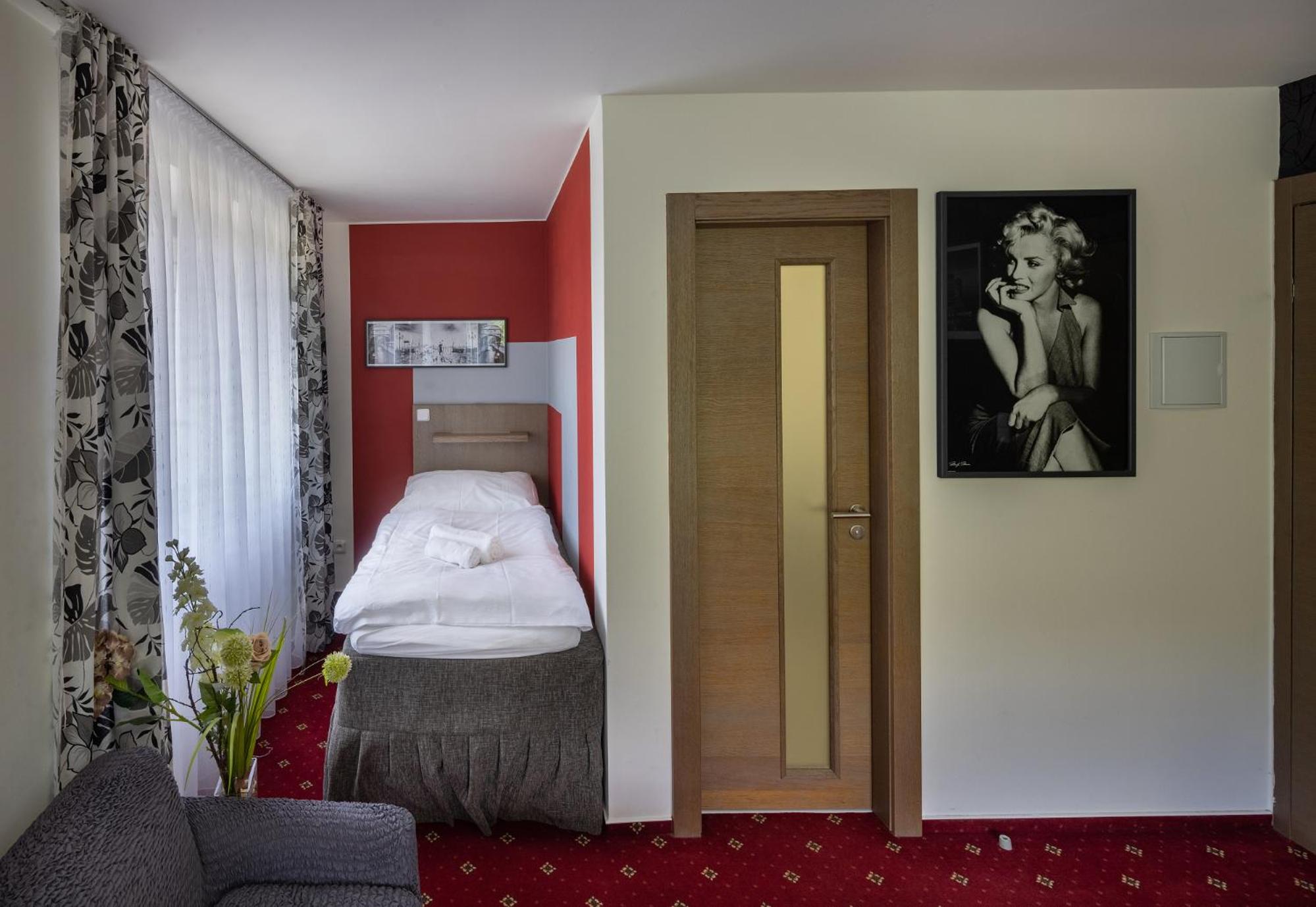 Triple Room - Photo 8