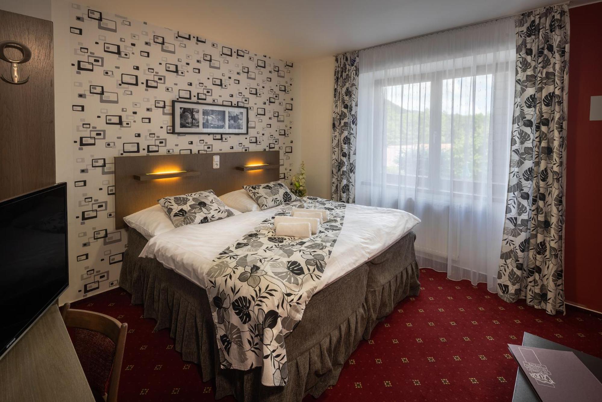 Double or Twin Room - Photo 2