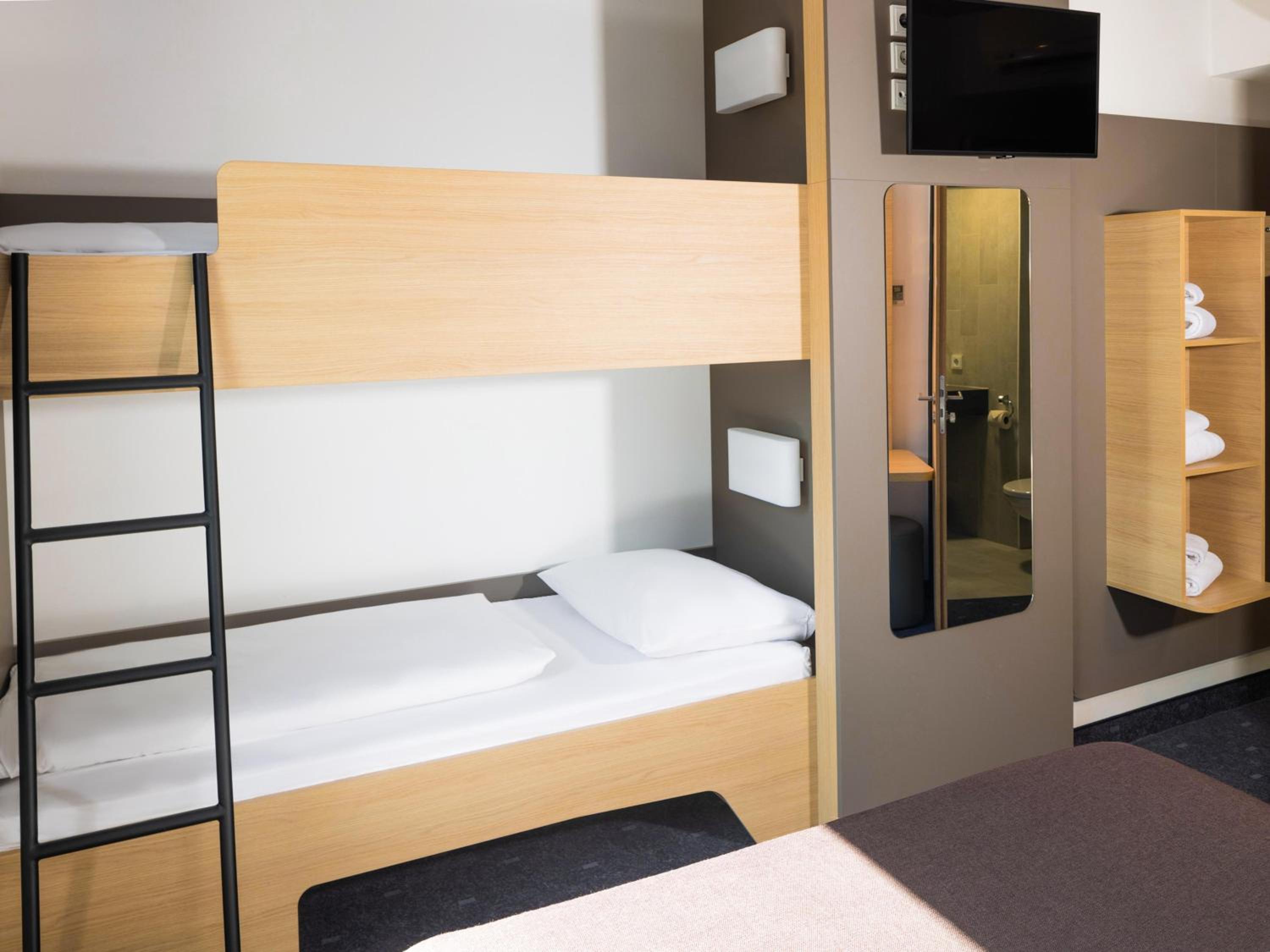 Family Room (2 Adults + 2 Children)