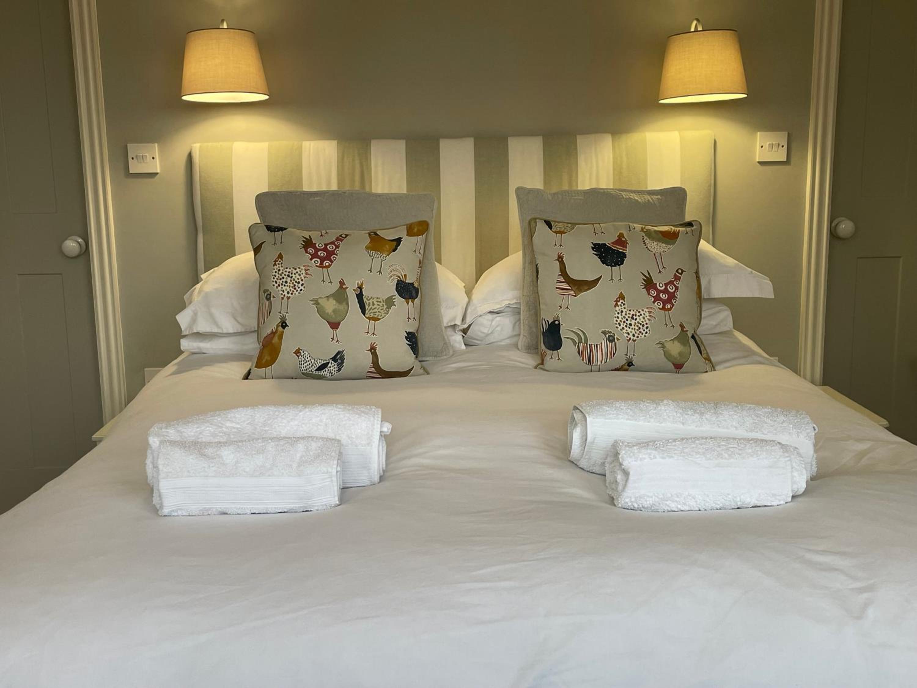 King Room with En Suite Shower photo 1