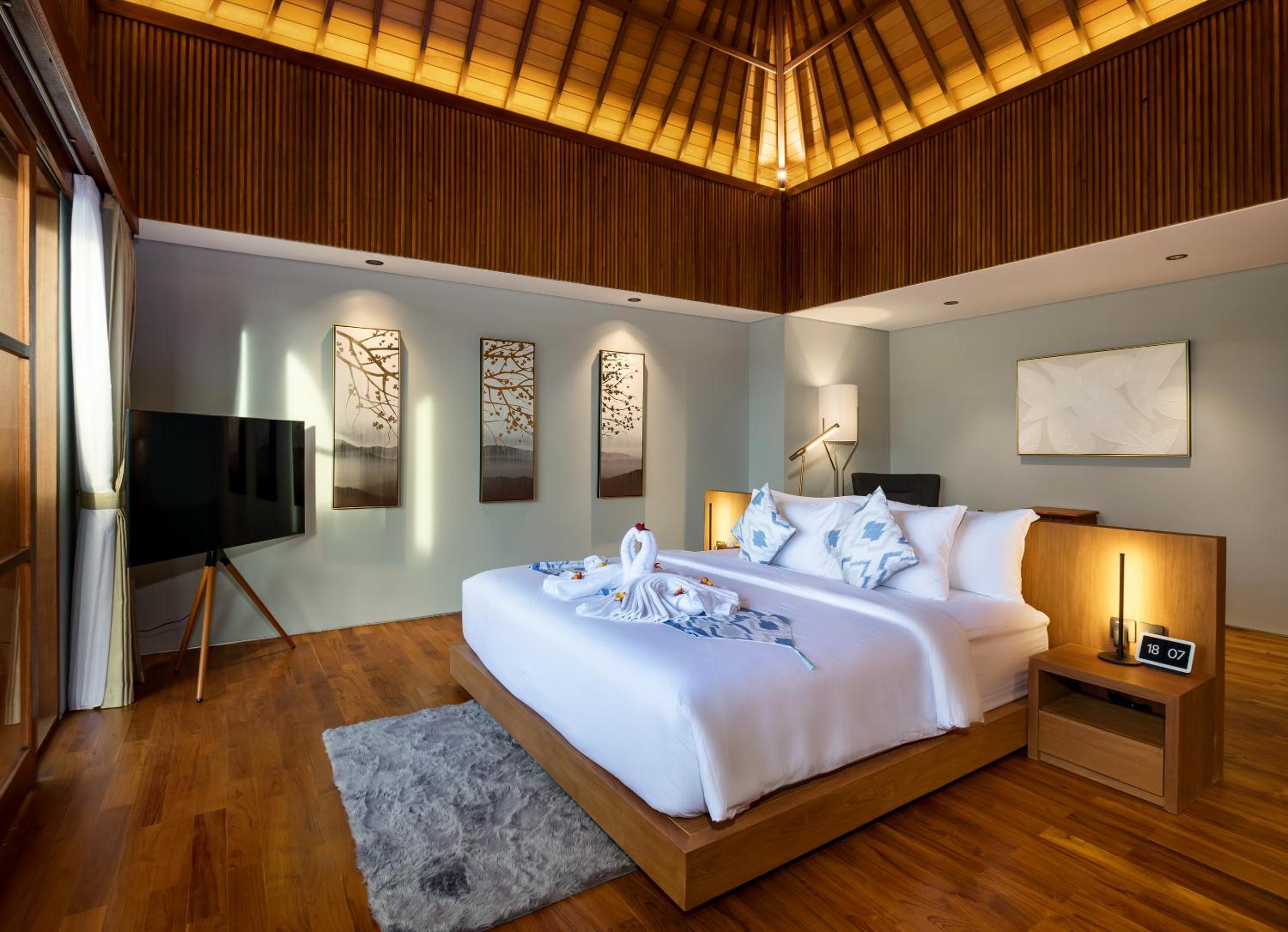 Three-Bedroom Villa - Photo 18