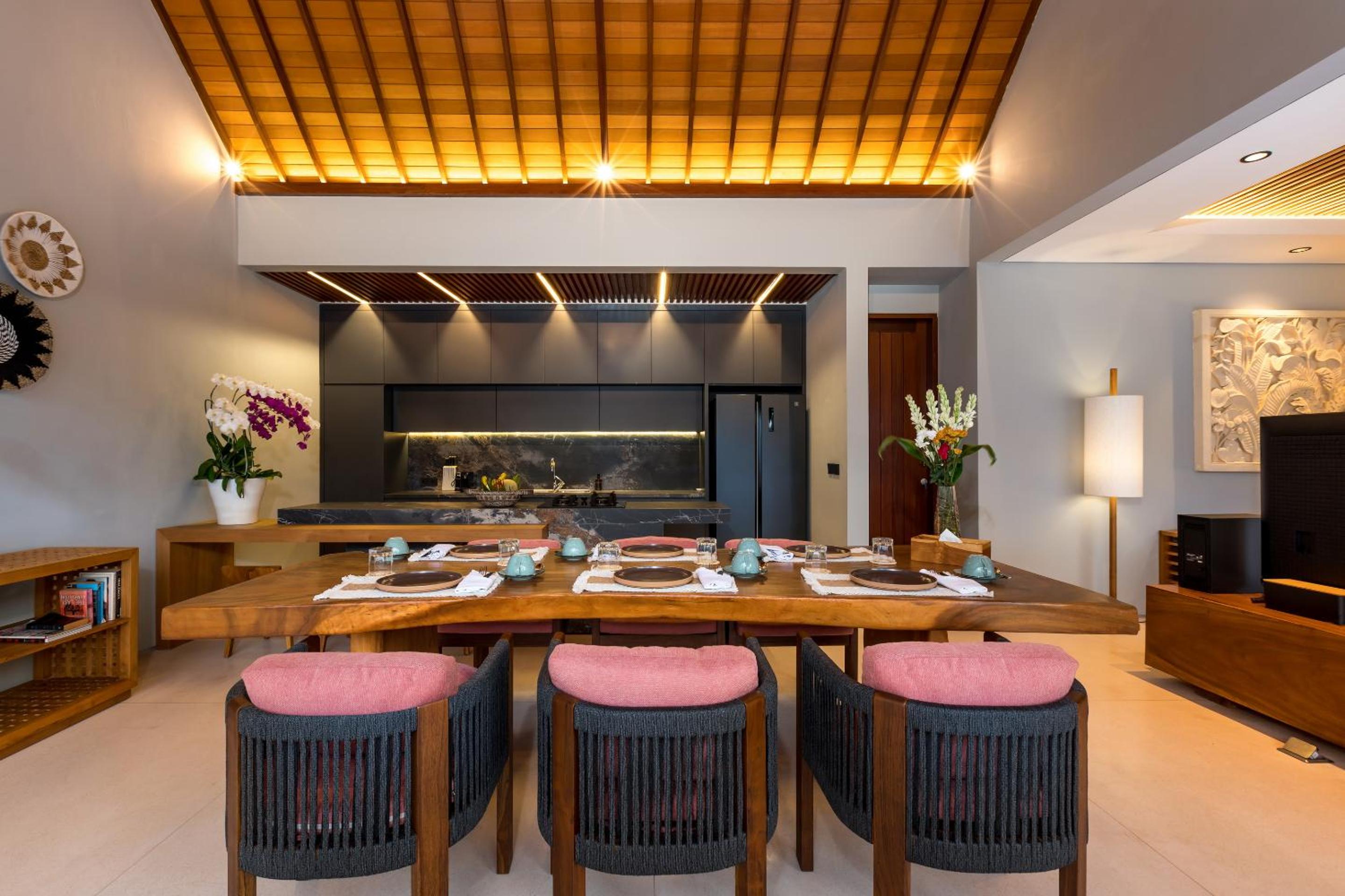 Three-Bedroom Villa - Photo 4