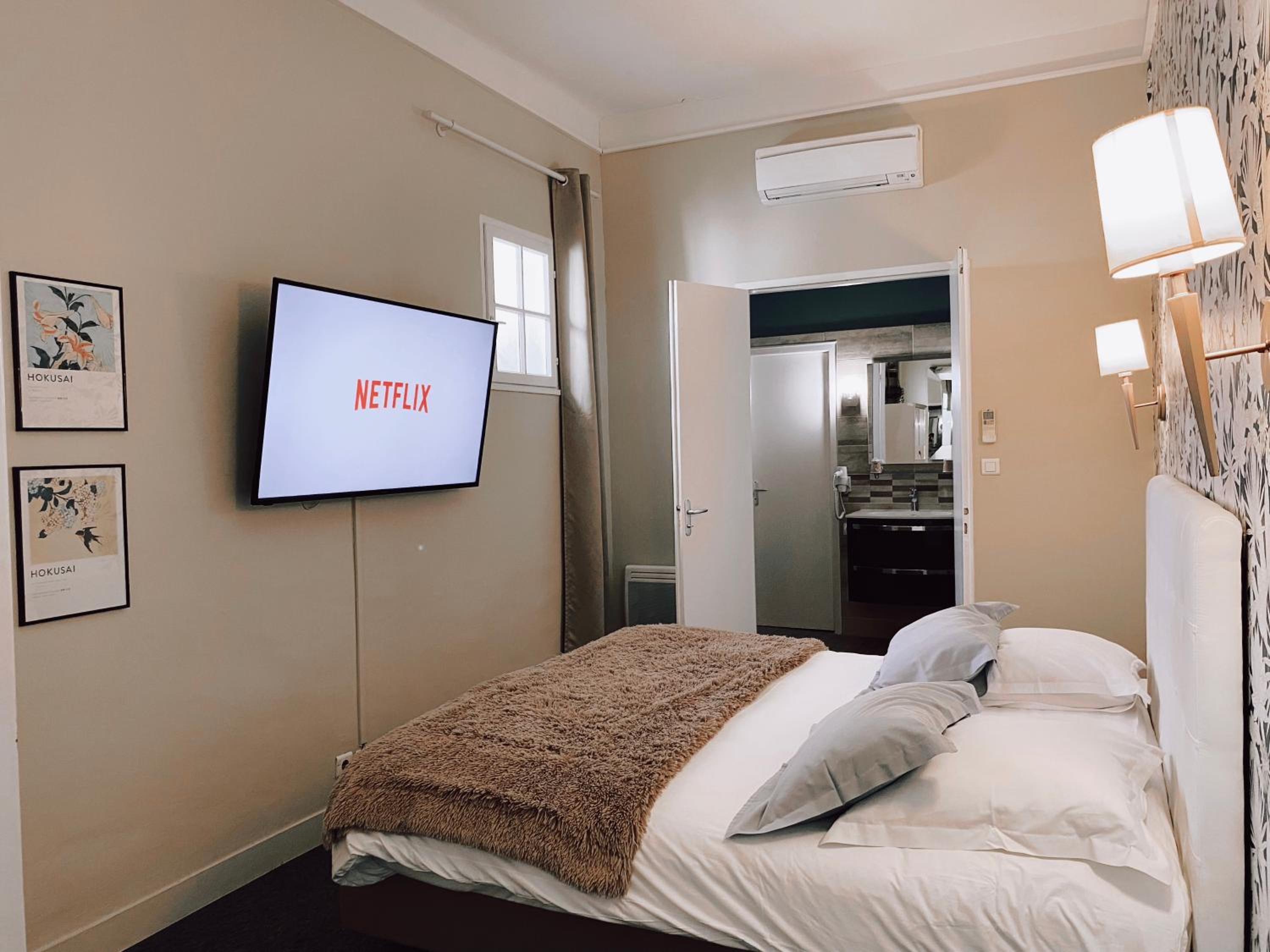 Standard Double Room - Photo 7