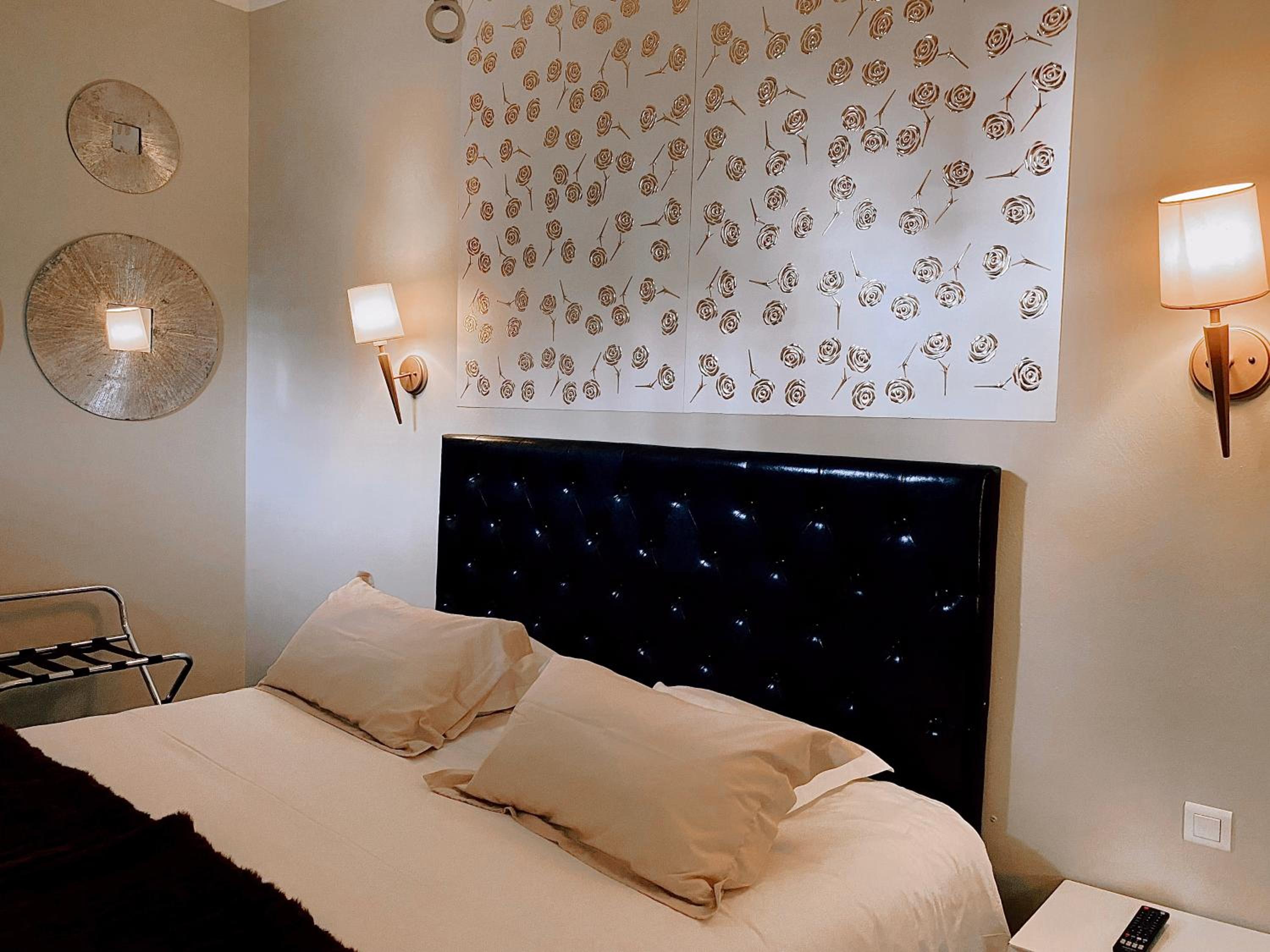 Standard Double Room - Photo 10