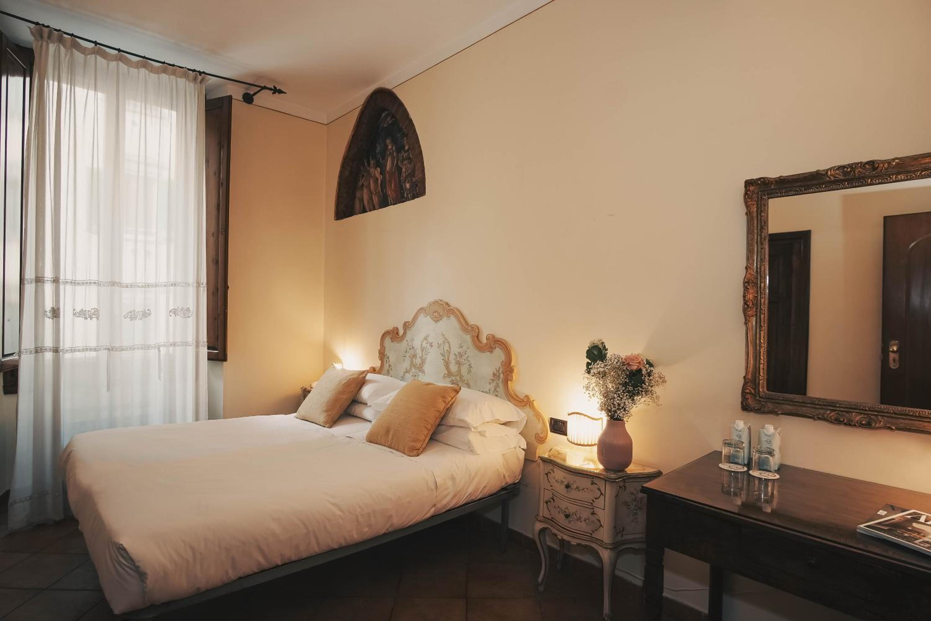 Standard Double or Twin Room - Photo 6