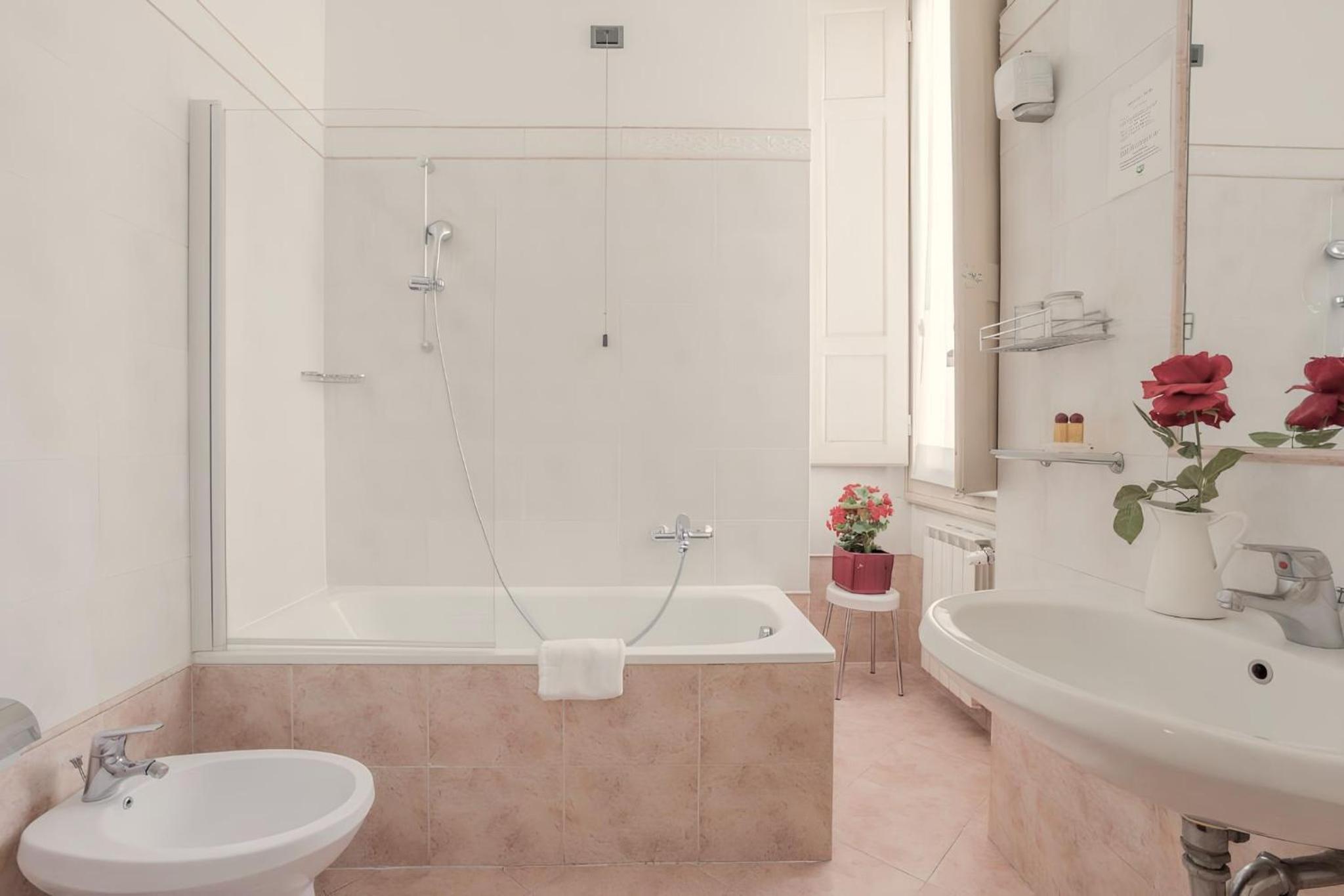 Standard Double or Twin Room - Photo 15