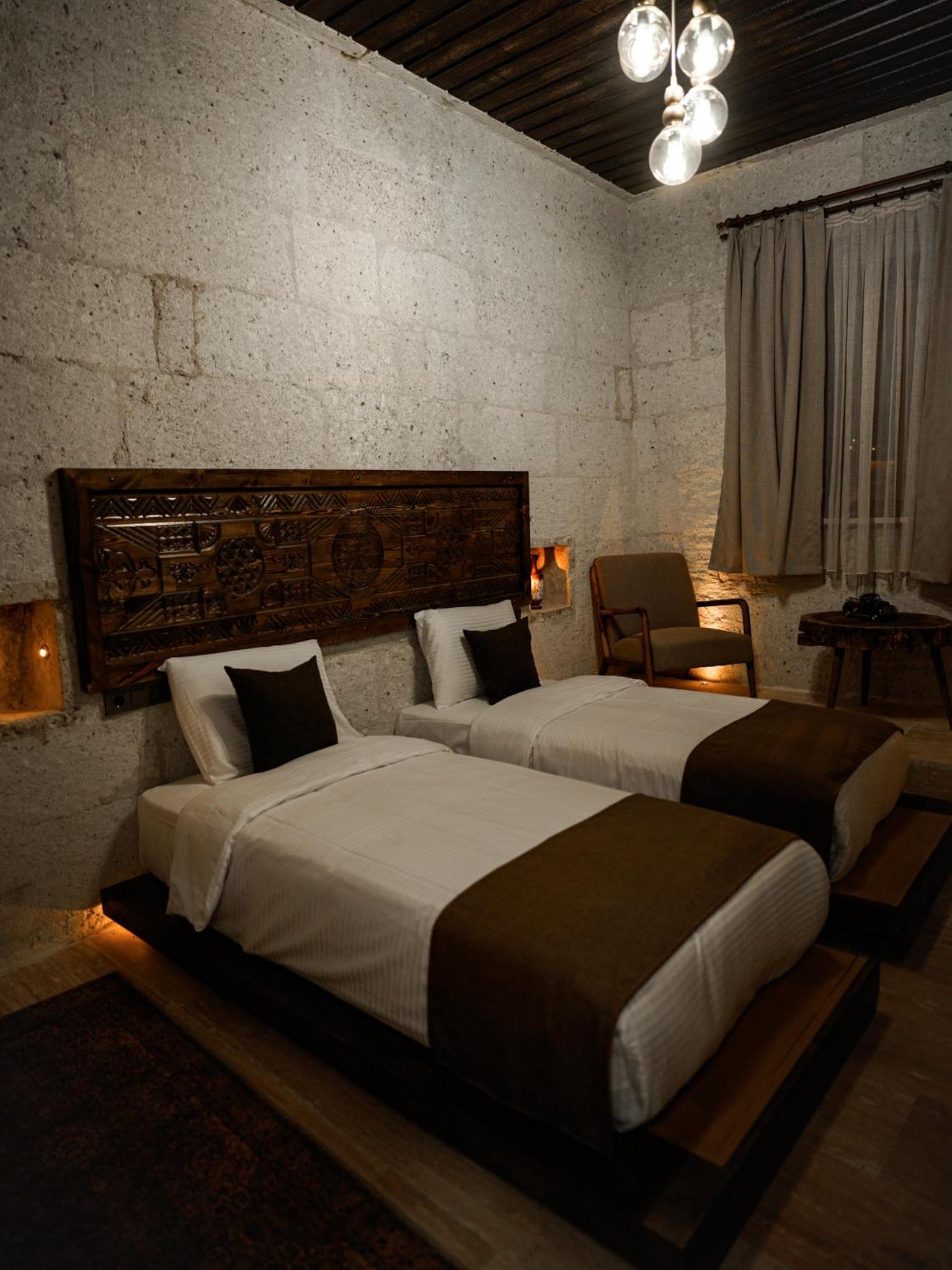 Standard Double Room - Photo 9