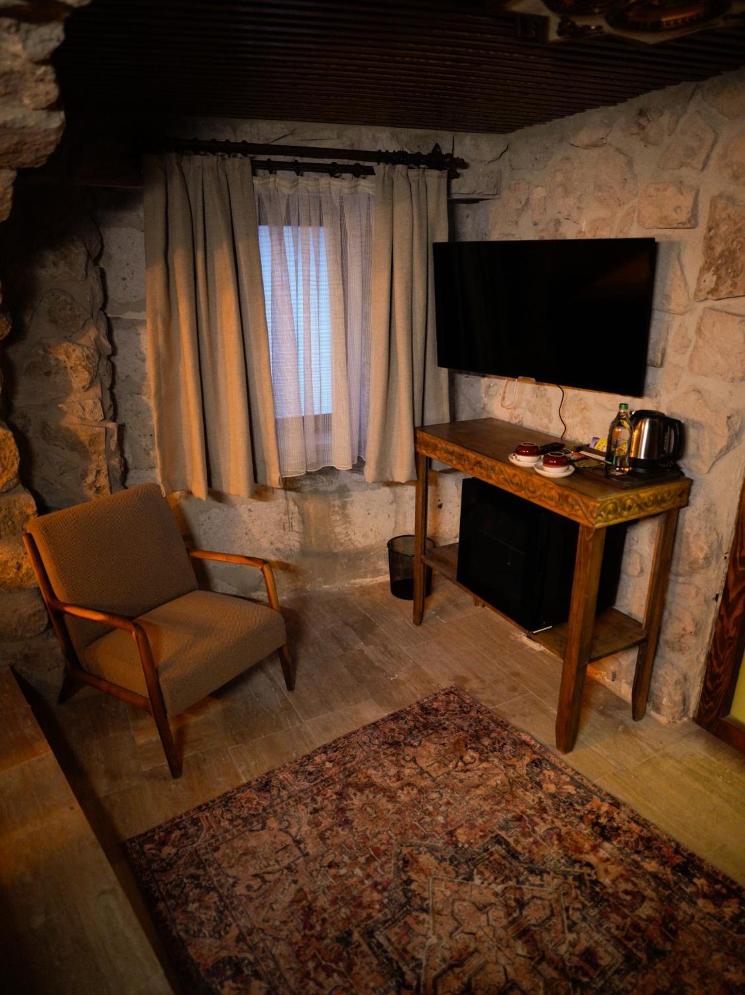 Standard Double Room - Photo 15