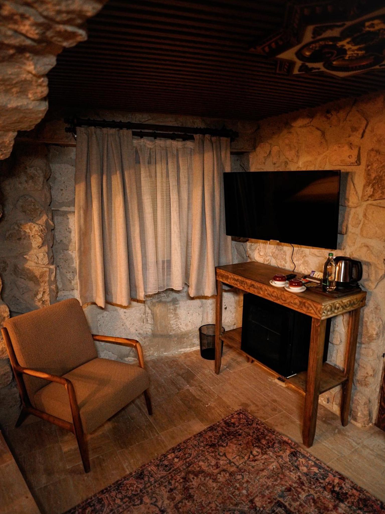 Standard Double Room - Photo 16