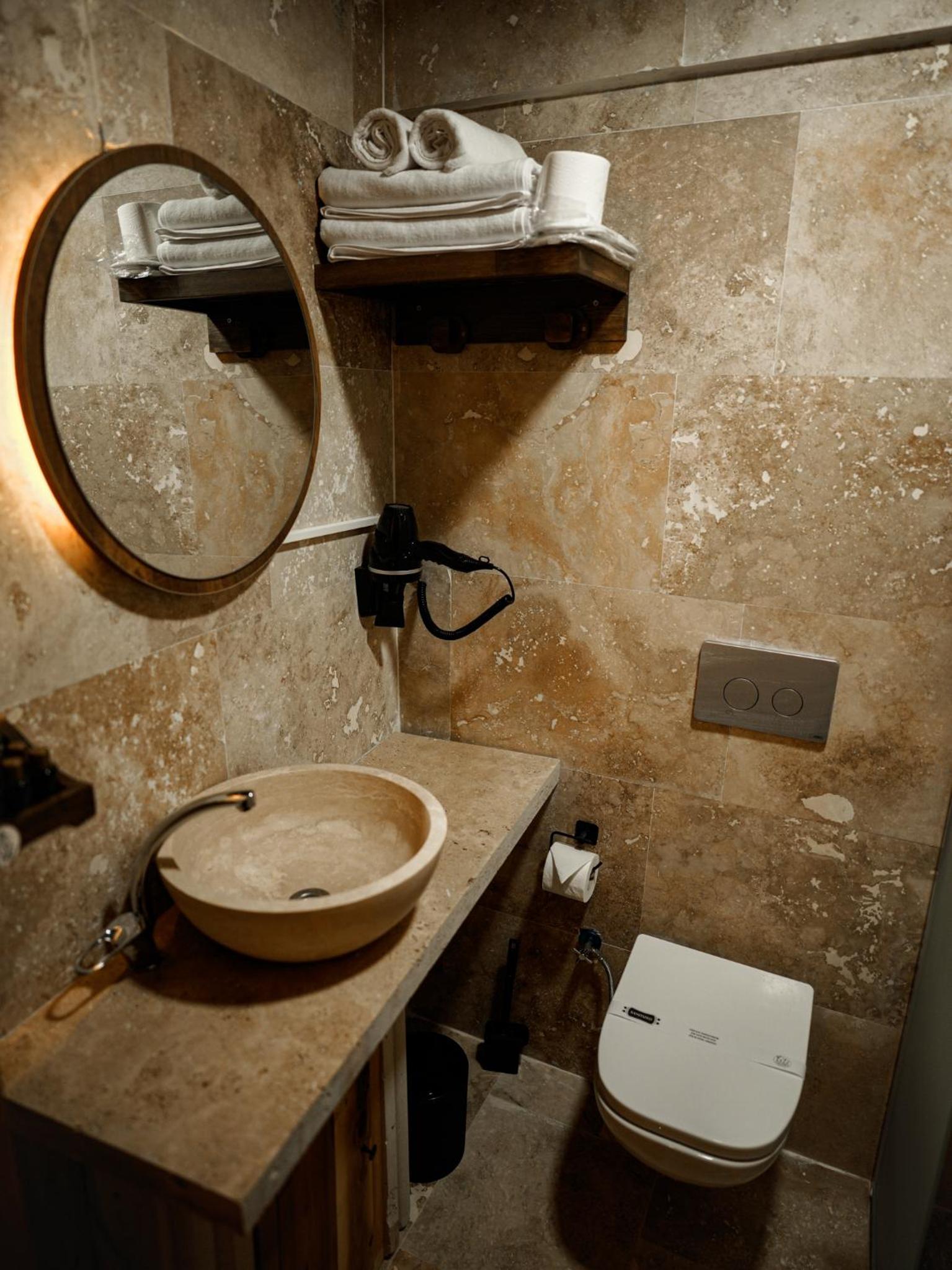 Standard Double Room - Photo 21