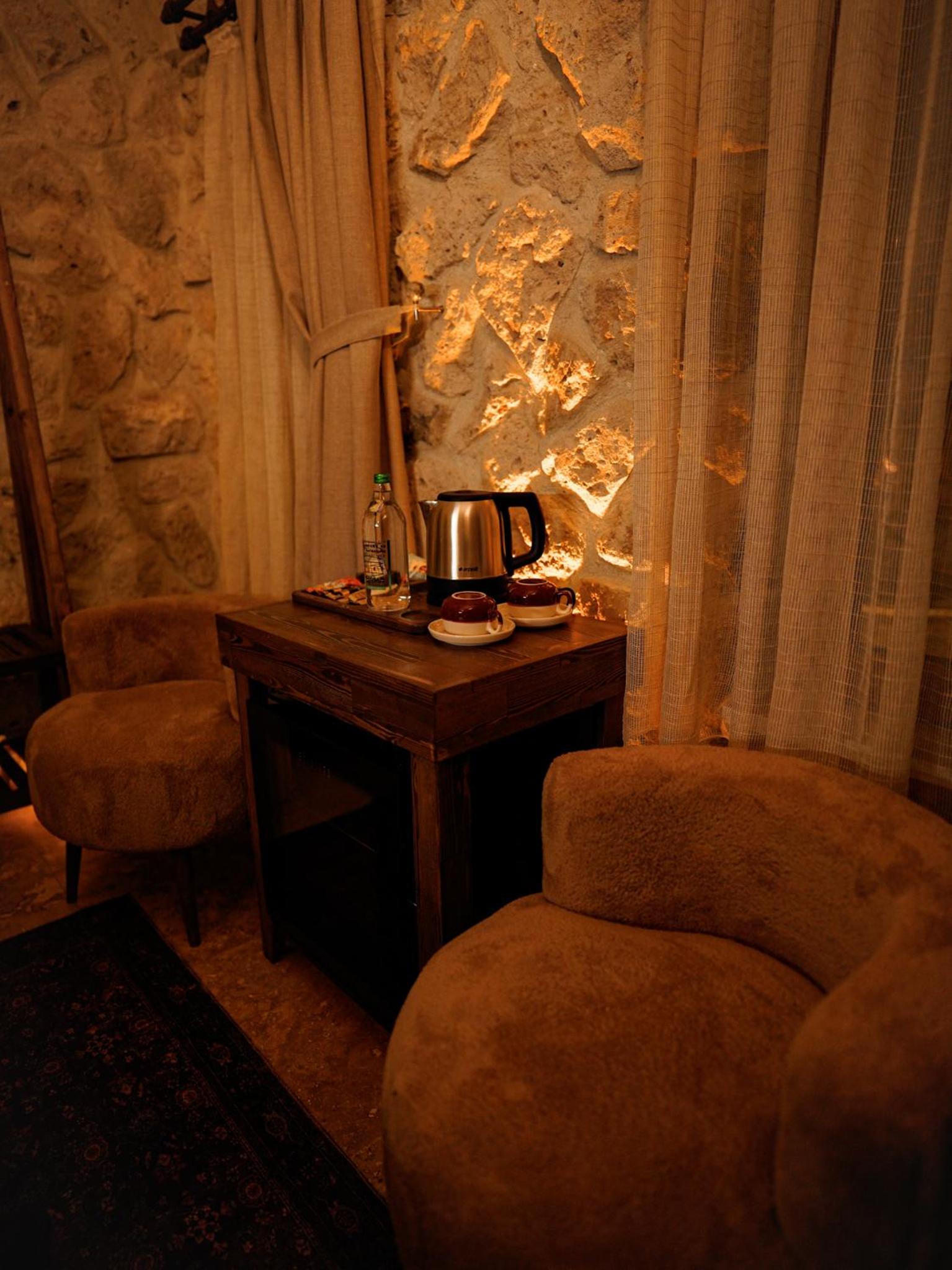 Standard Double Room - Photo 13