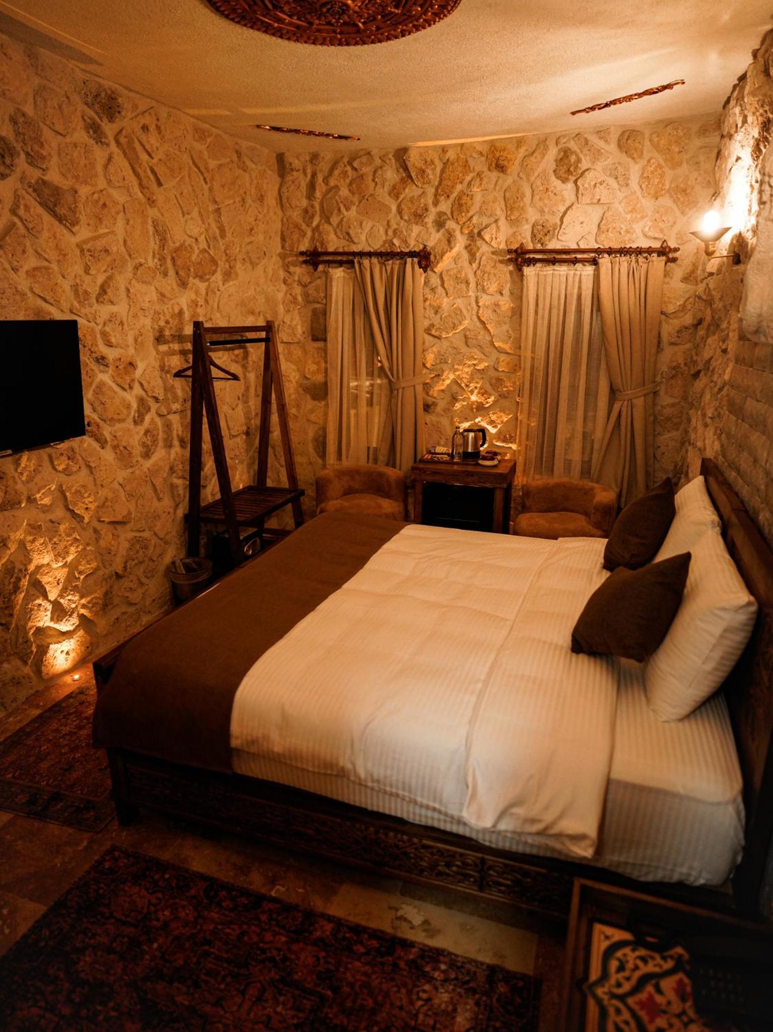 Standard Double Room - Photo 22