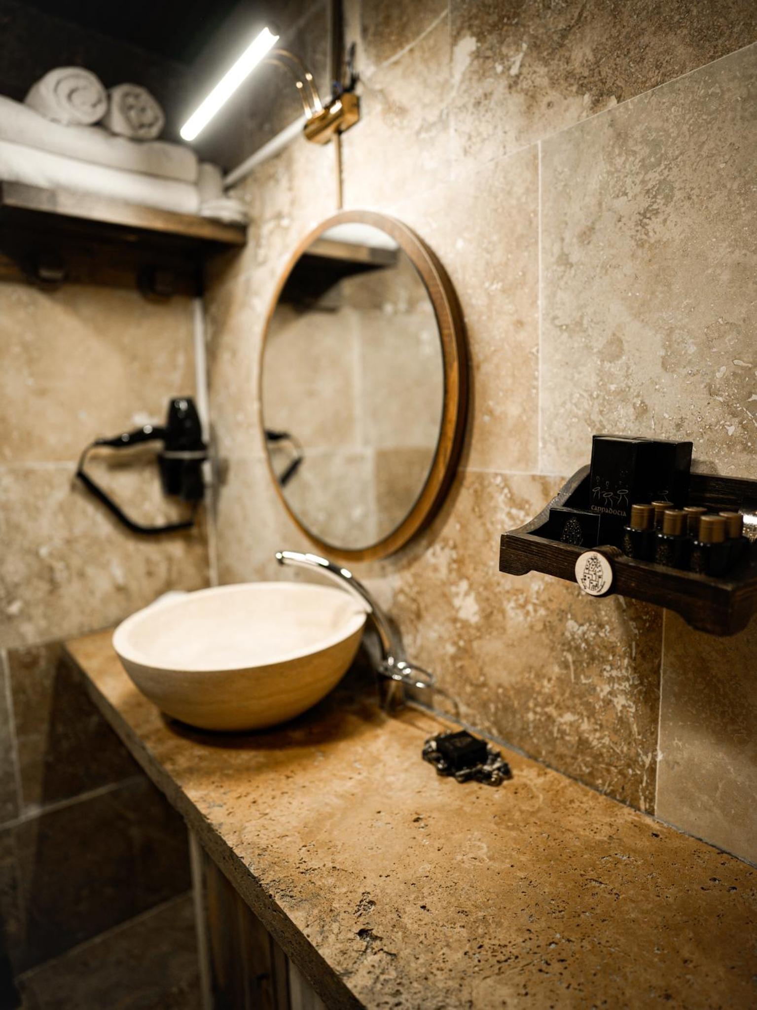 Deluxe Room - Photo 6