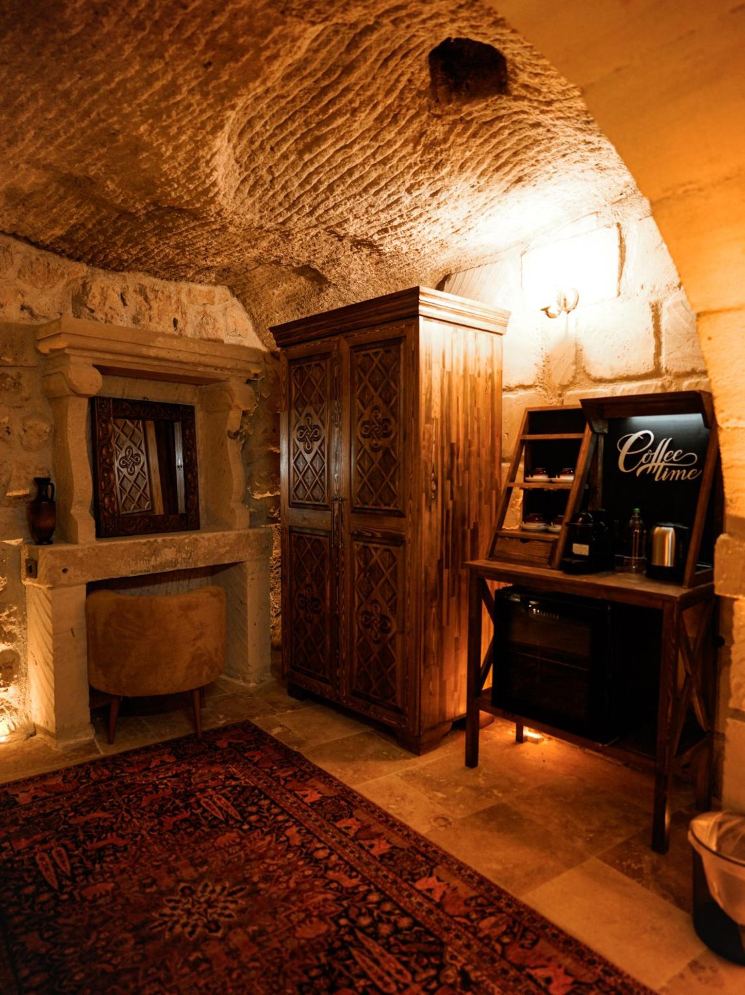 Deluxe Room - Photo 10